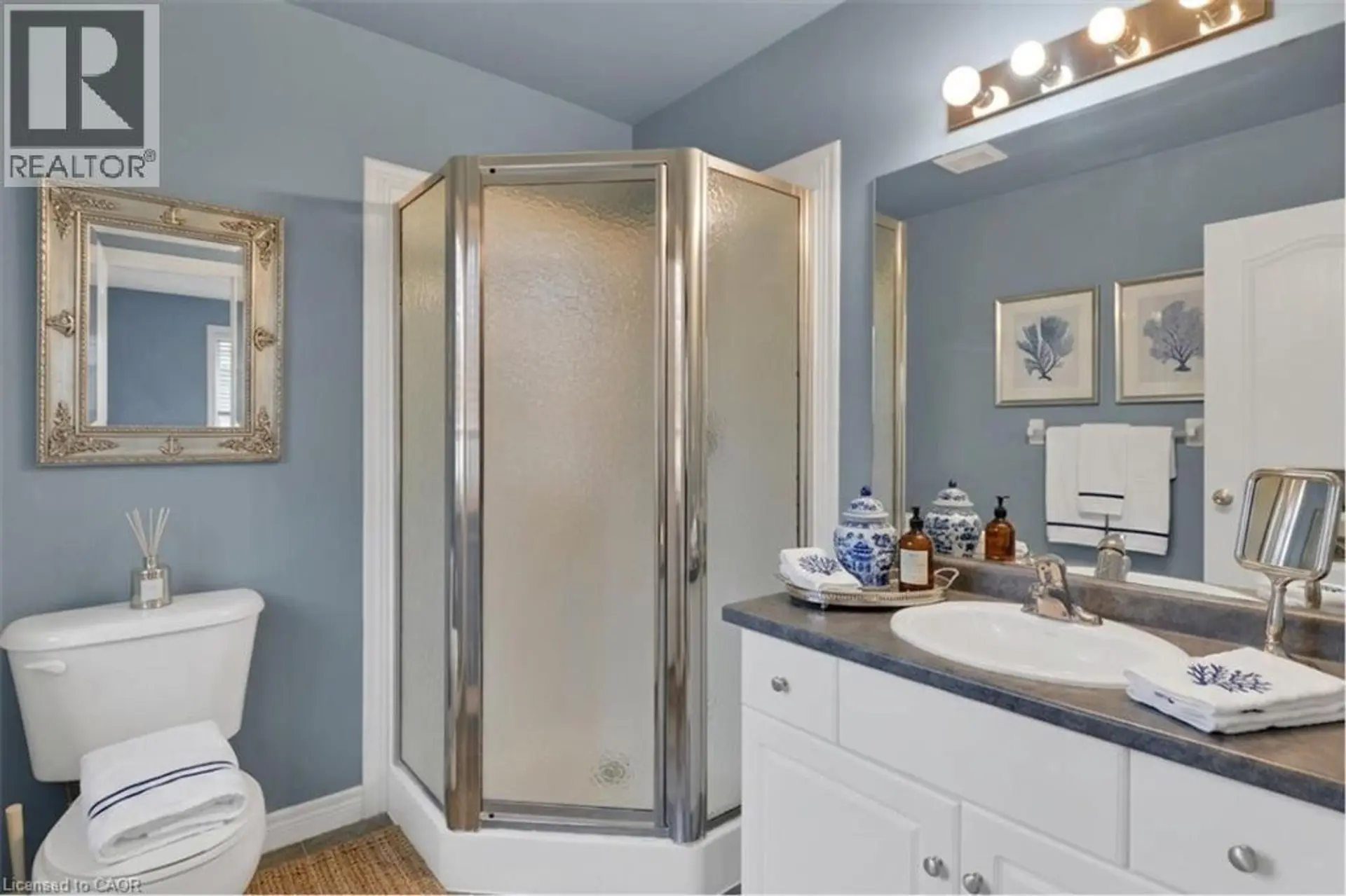 #43 60 CLOVERLEAF Drive - Image 1