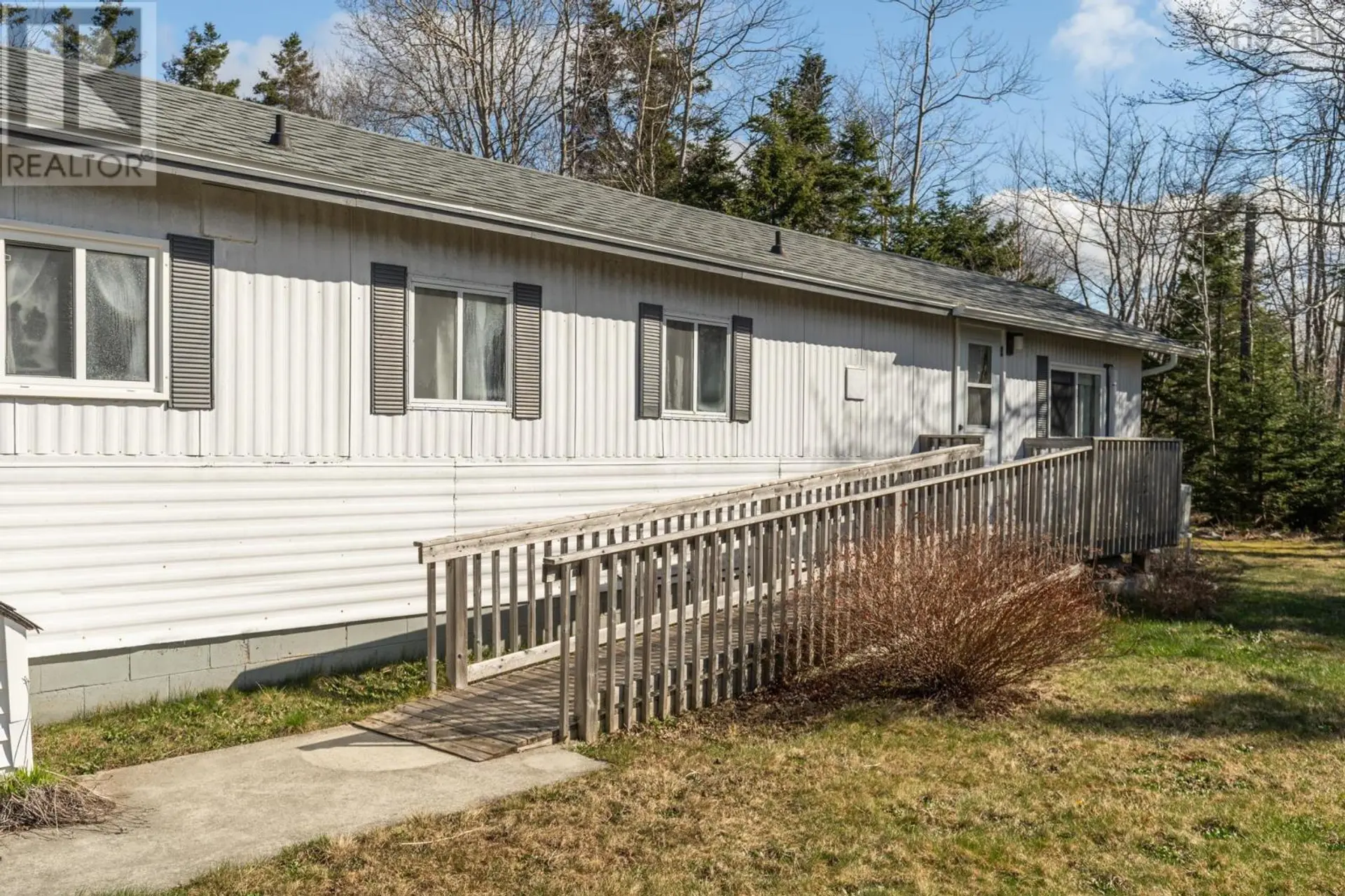 337 Highway 334 - Image 3