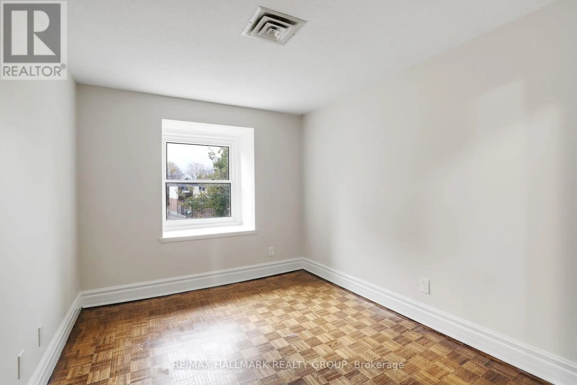 #44 920 DYNES ROAD - Image 10