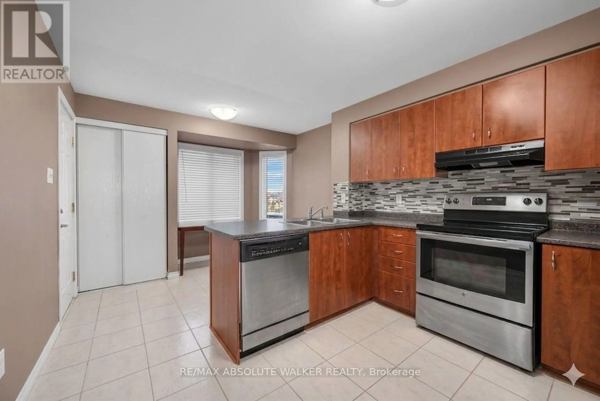 #8 299 AQUAVIEW DRIVE - Image 6