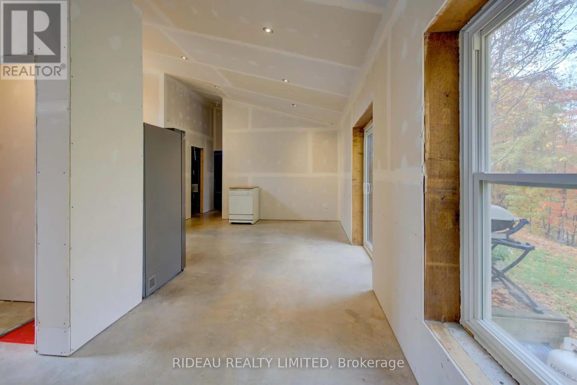 24 BRIAR HILL ROAD - Image 4