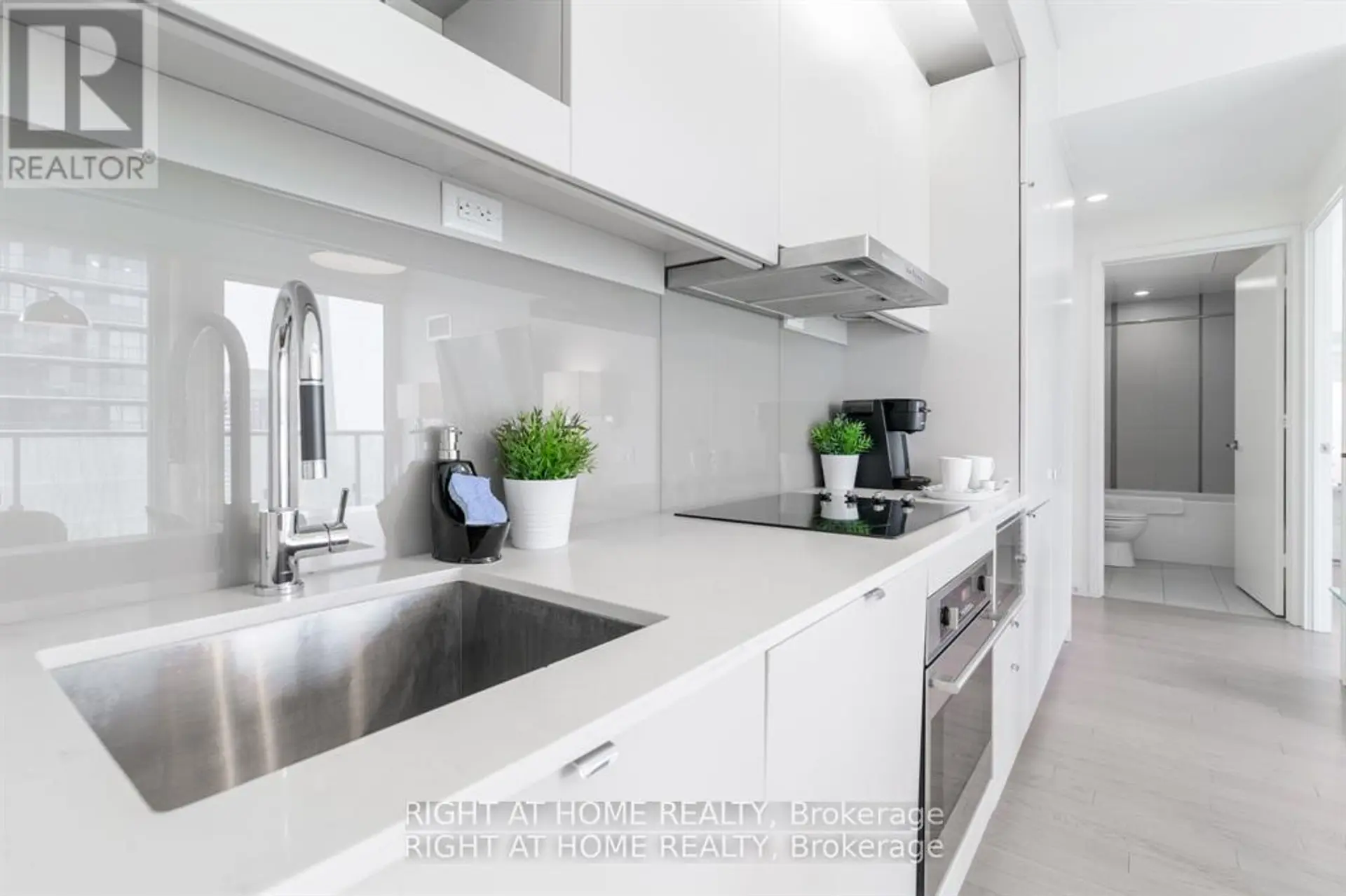 #3907 101 PETER STREET - Image 3