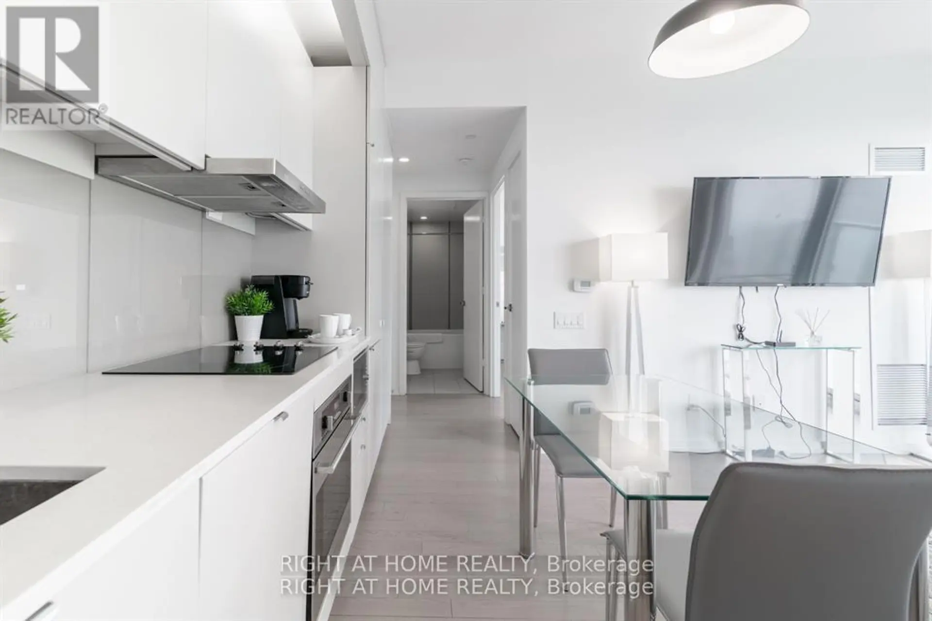 #3907 101 PETER STREET - Image 4