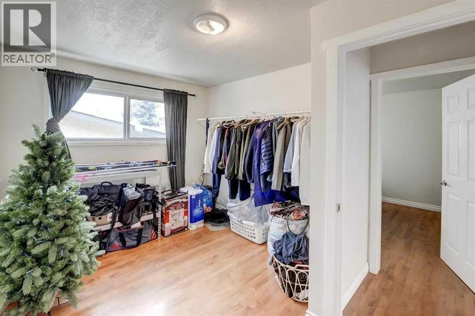 518 54 Avenue SW - Image 8