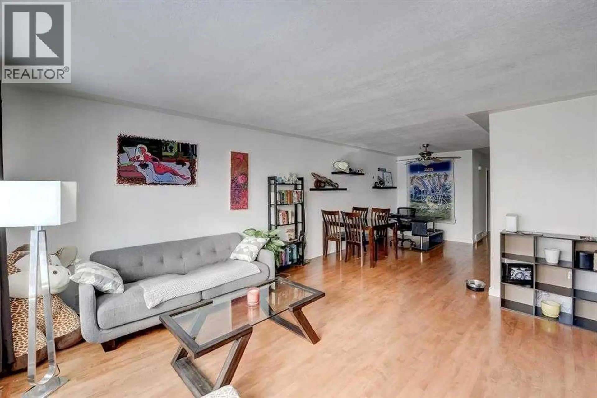 518 54 Avenue SW - Image 2