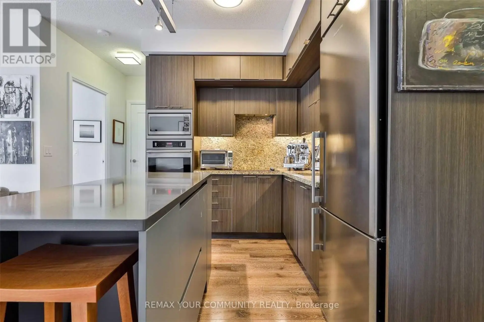 #533 120 HARRISON GARDEN BOULEVARD - Image 2