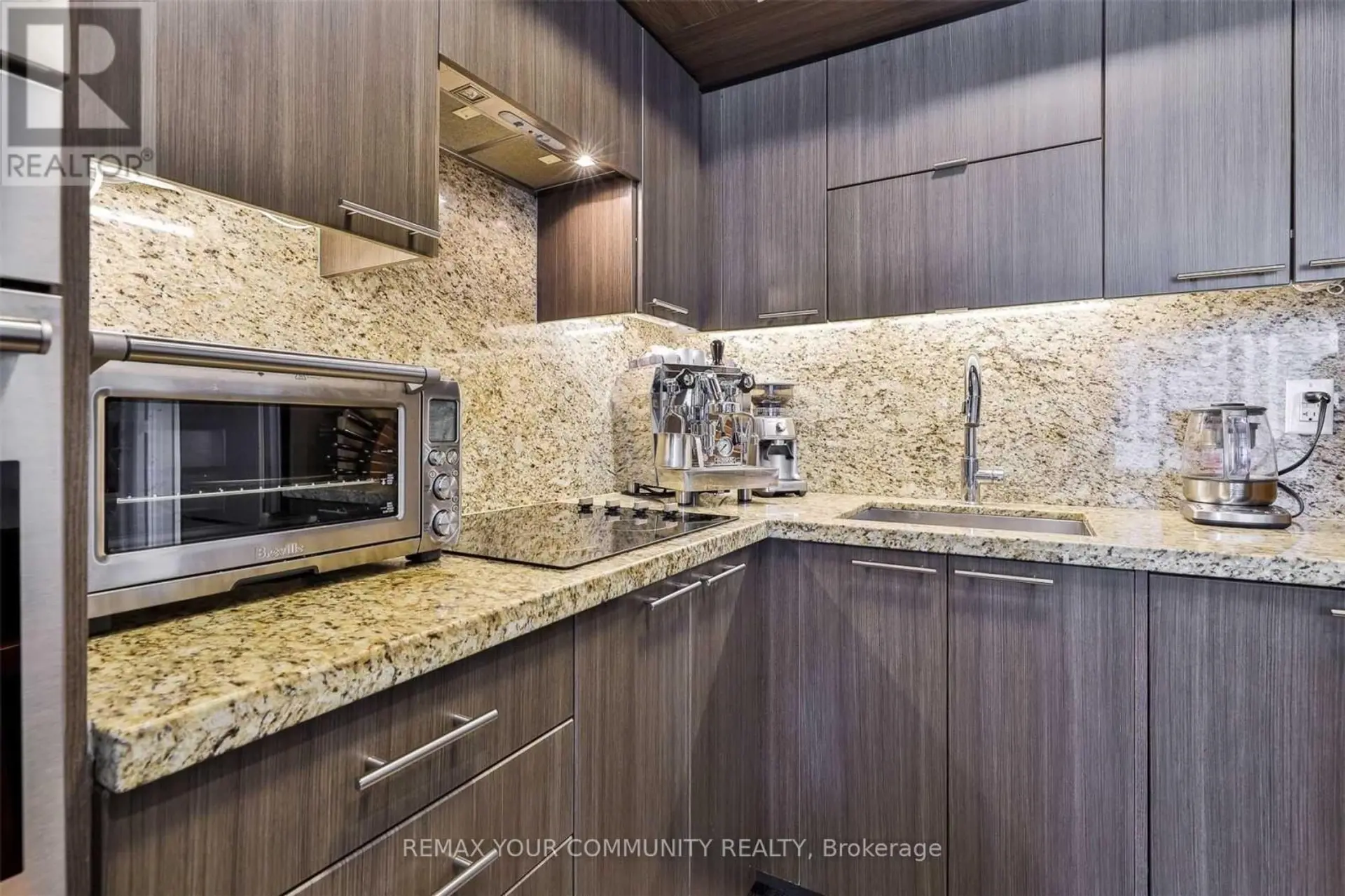 #533 120 HARRISON GARDEN BOULEVARD - Image 4