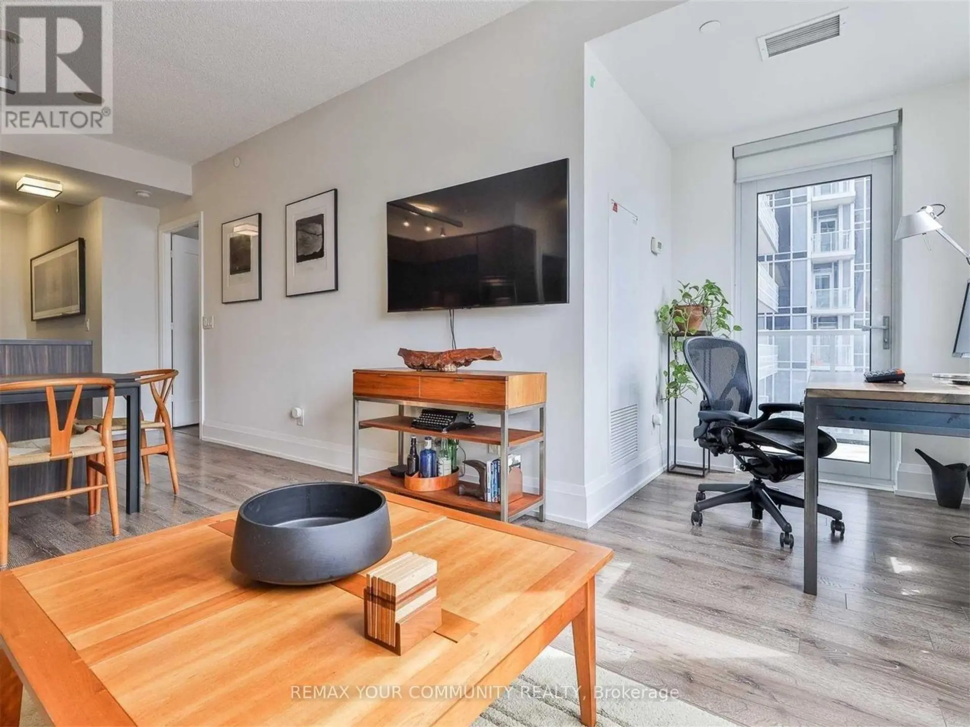 #533 120 HARRISON GARDEN BOULEVARD - Image 9
