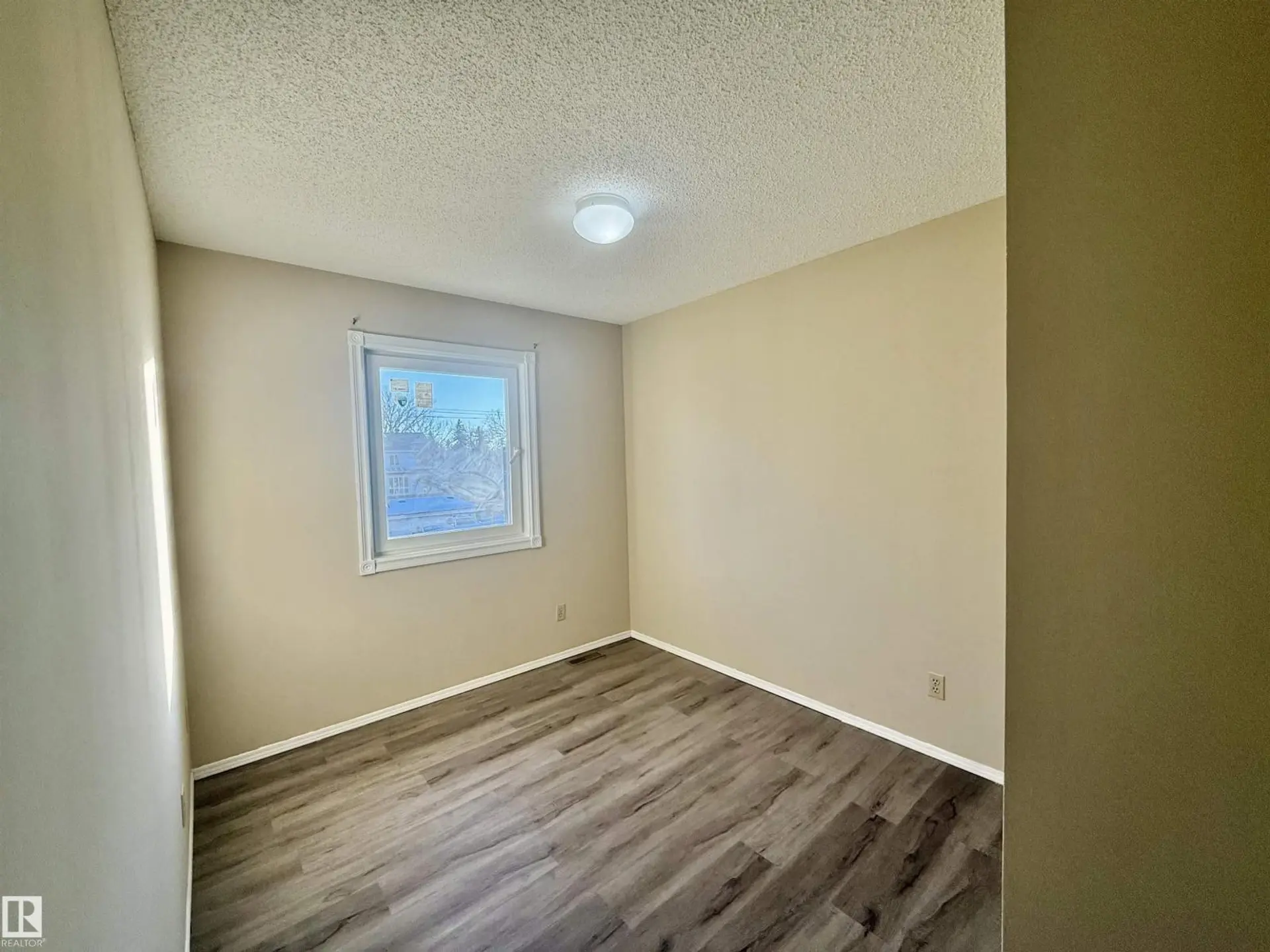 10905 74 AV NW - Image 15