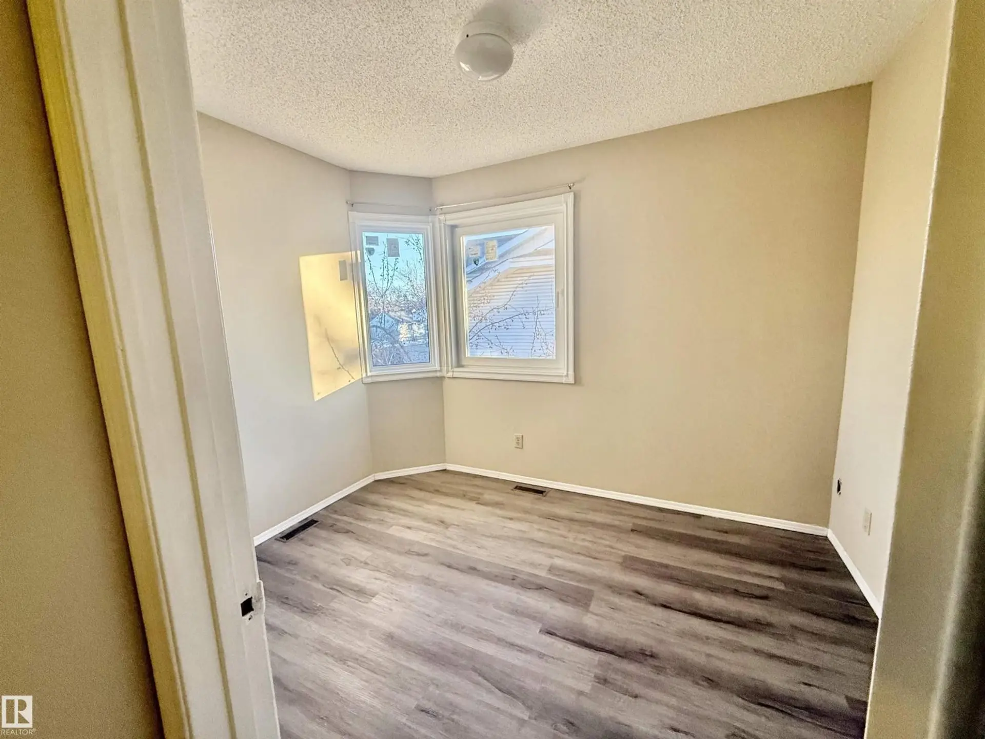 10905 74 AV NW - Image 16