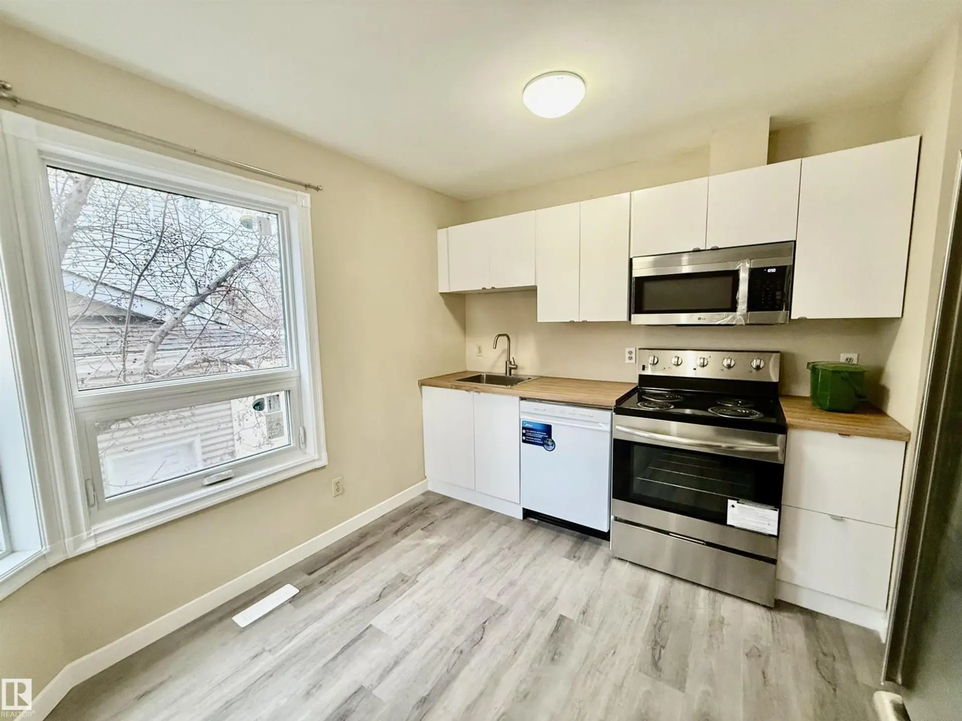 10905 74 AV NW - Image 5