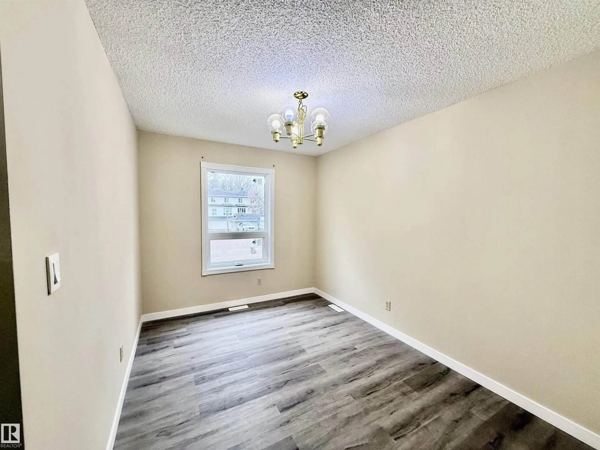 10905 74 AV NW - Image 8
