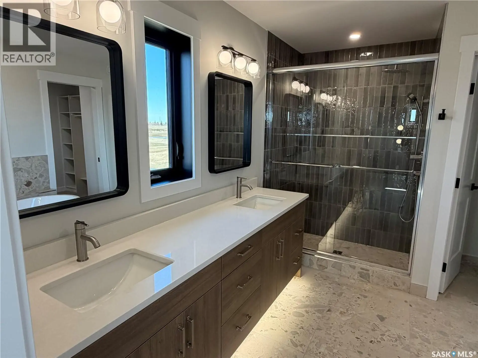 310 Traeger MANOR - Image 10