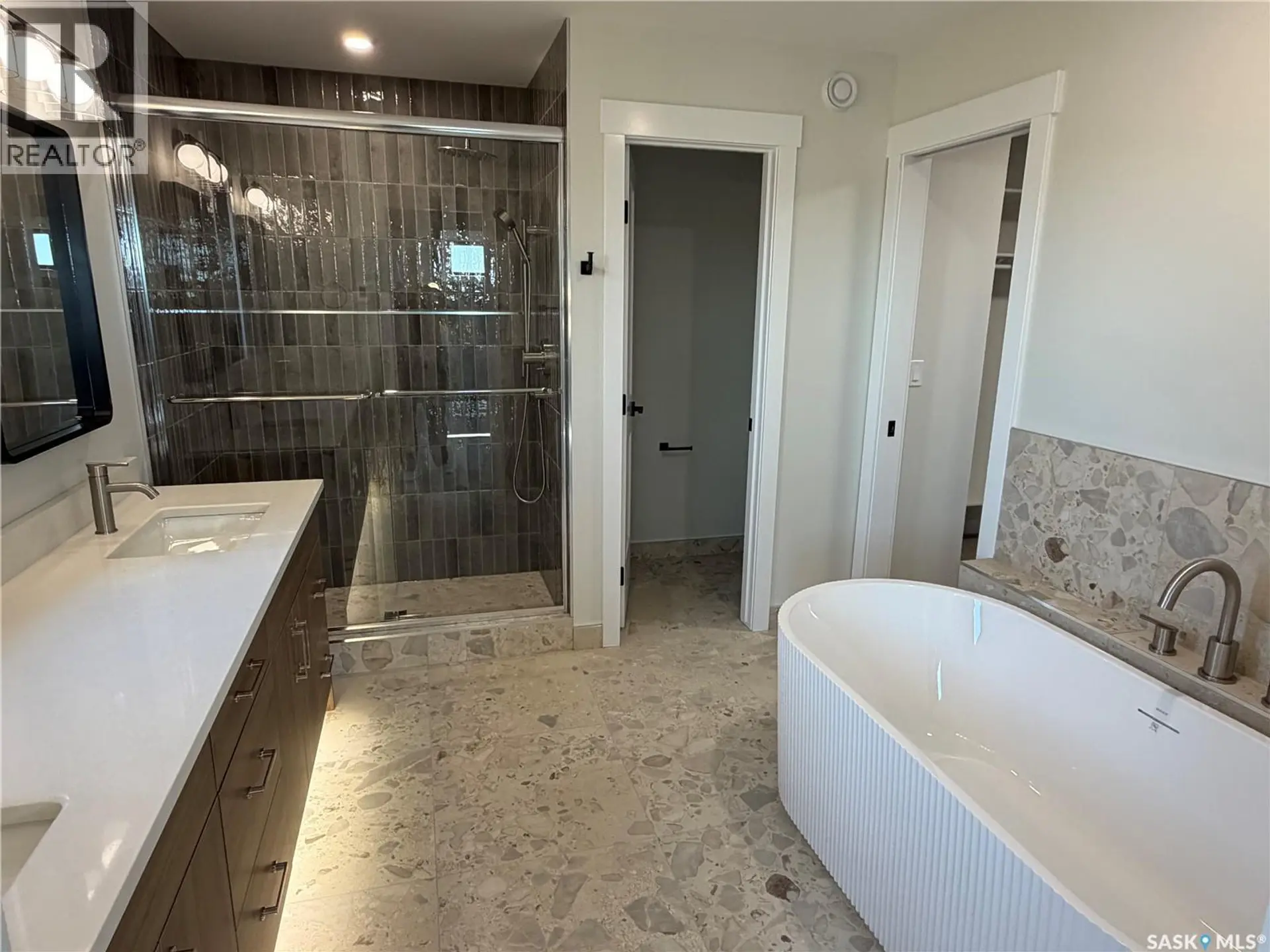 310 Traeger MANOR - Image 11