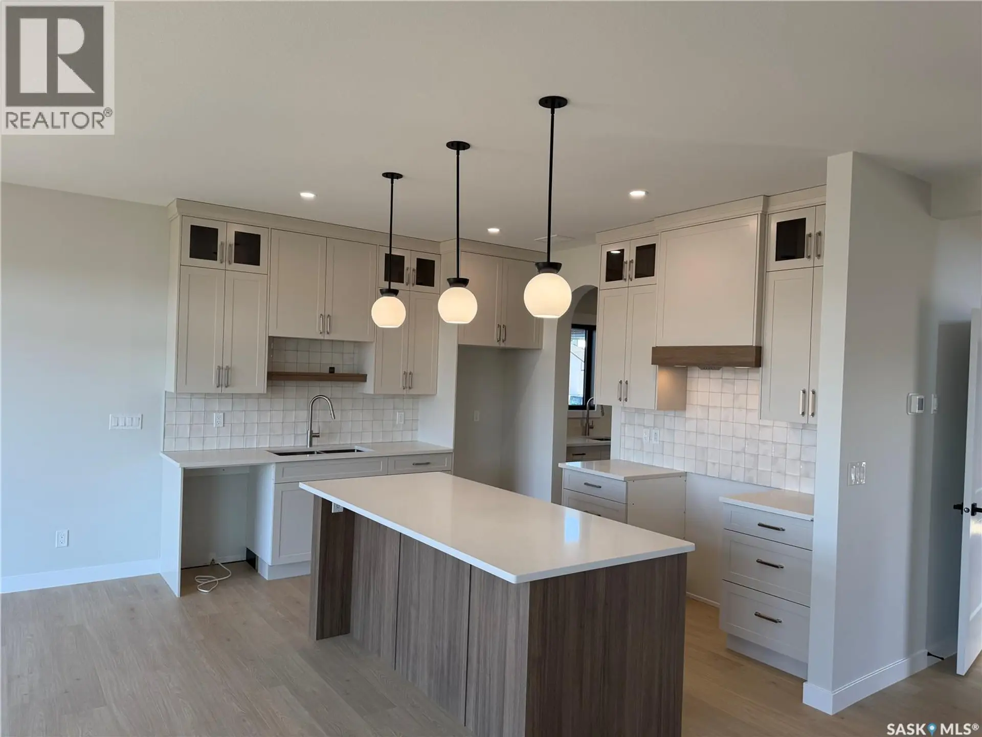 310 Traeger MANOR - Image 2