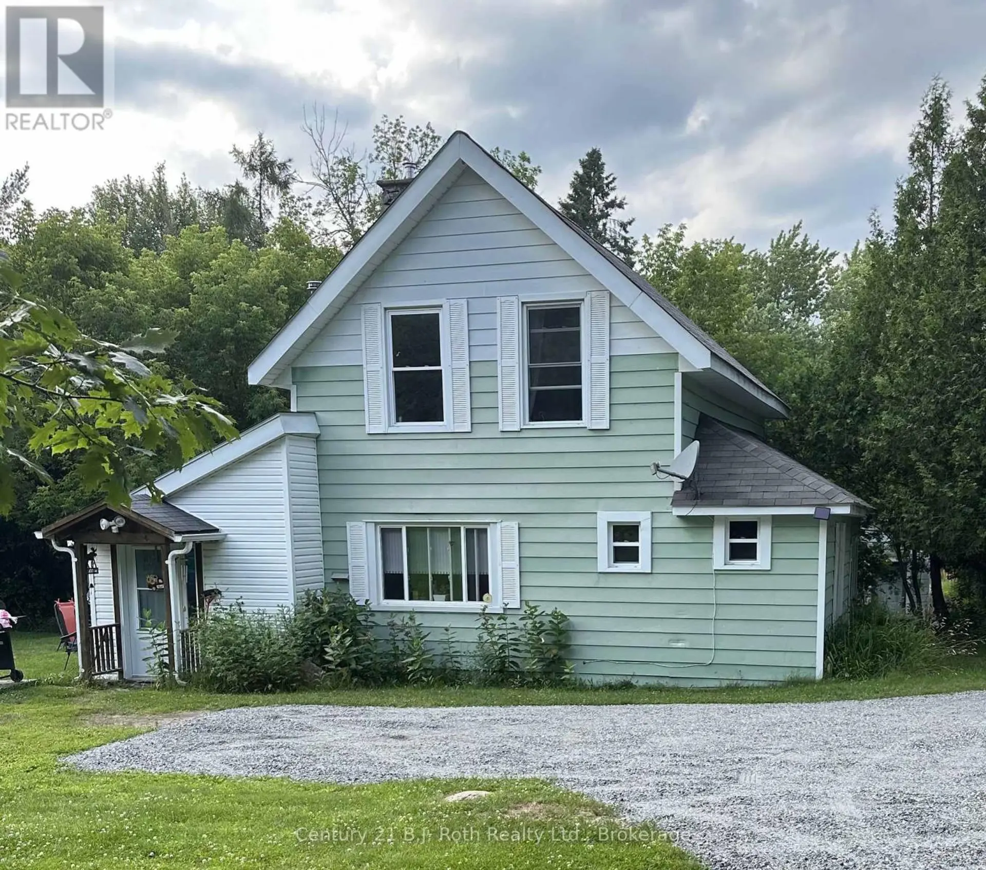 4 STOCKING LANE - Image 1