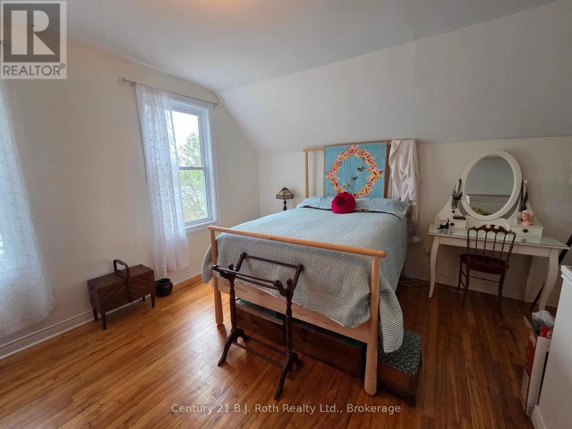 4 STOCKING LANE - Image 11