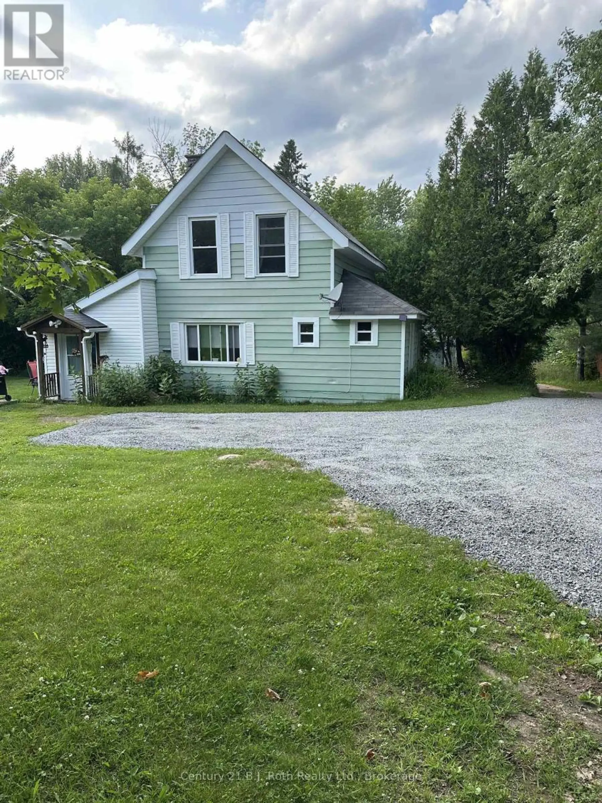 4 STOCKING LANE - Image 2