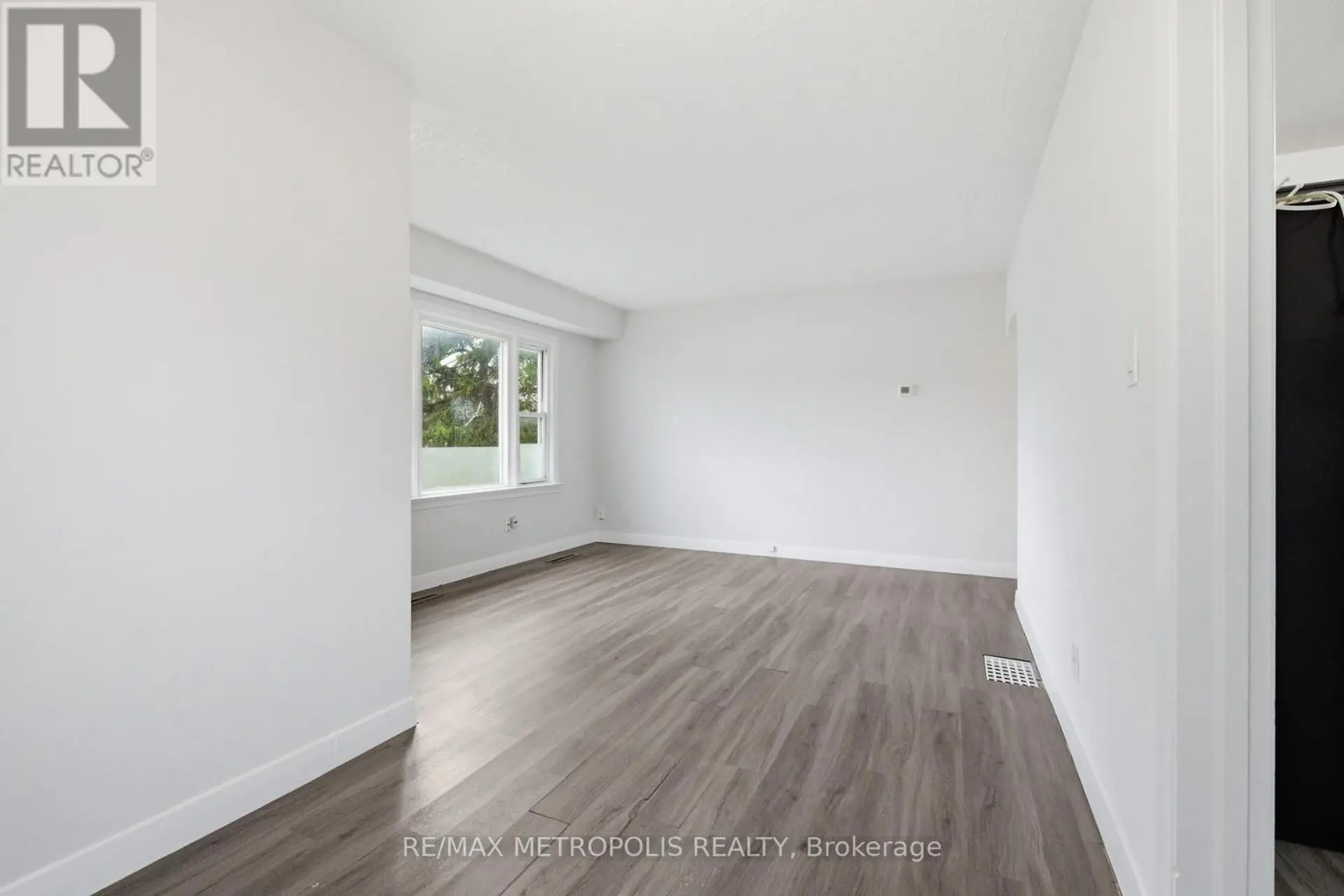 148 WINCHESTER ROAD E - Image 3