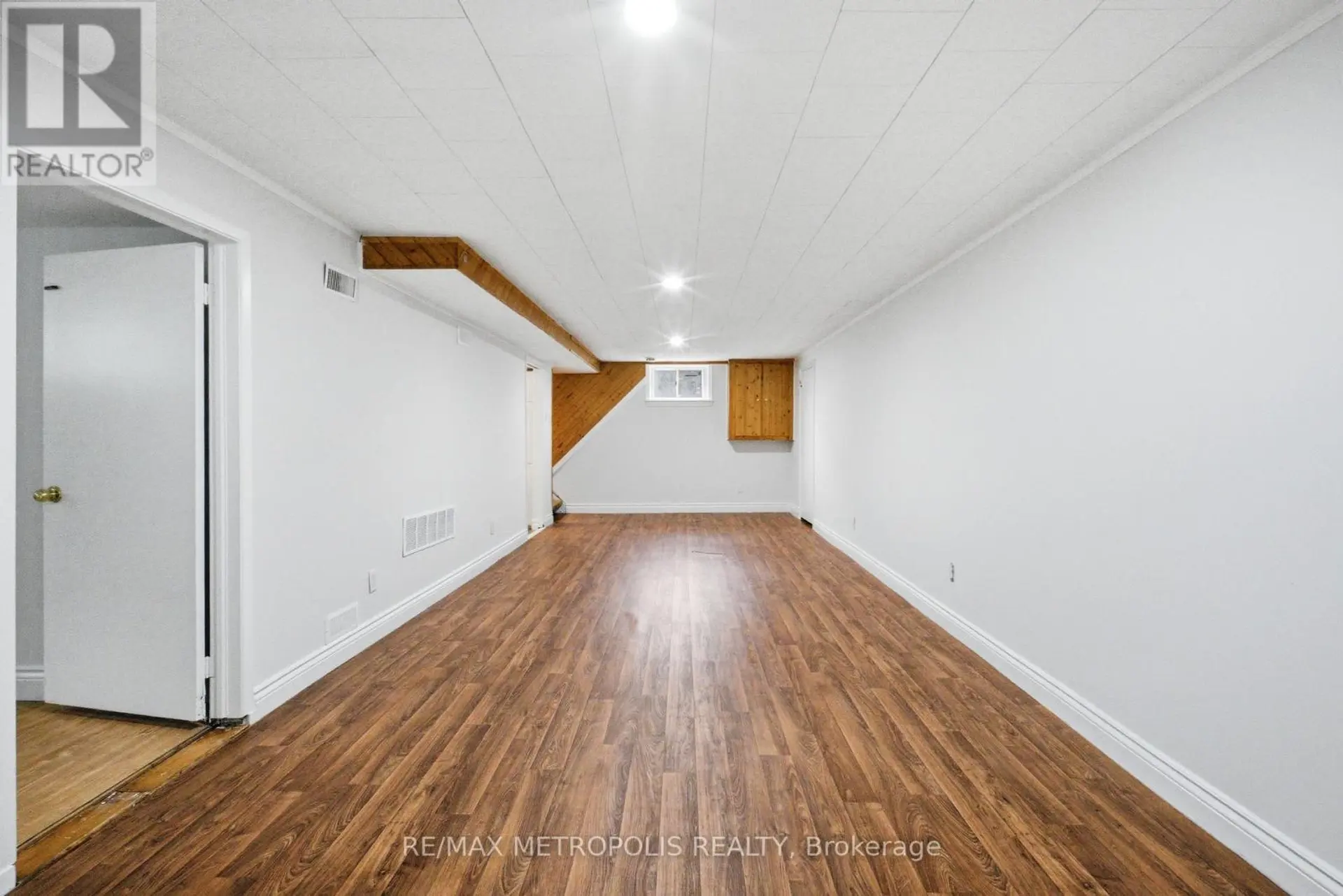 148 WINCHESTER ROAD E - Image 8