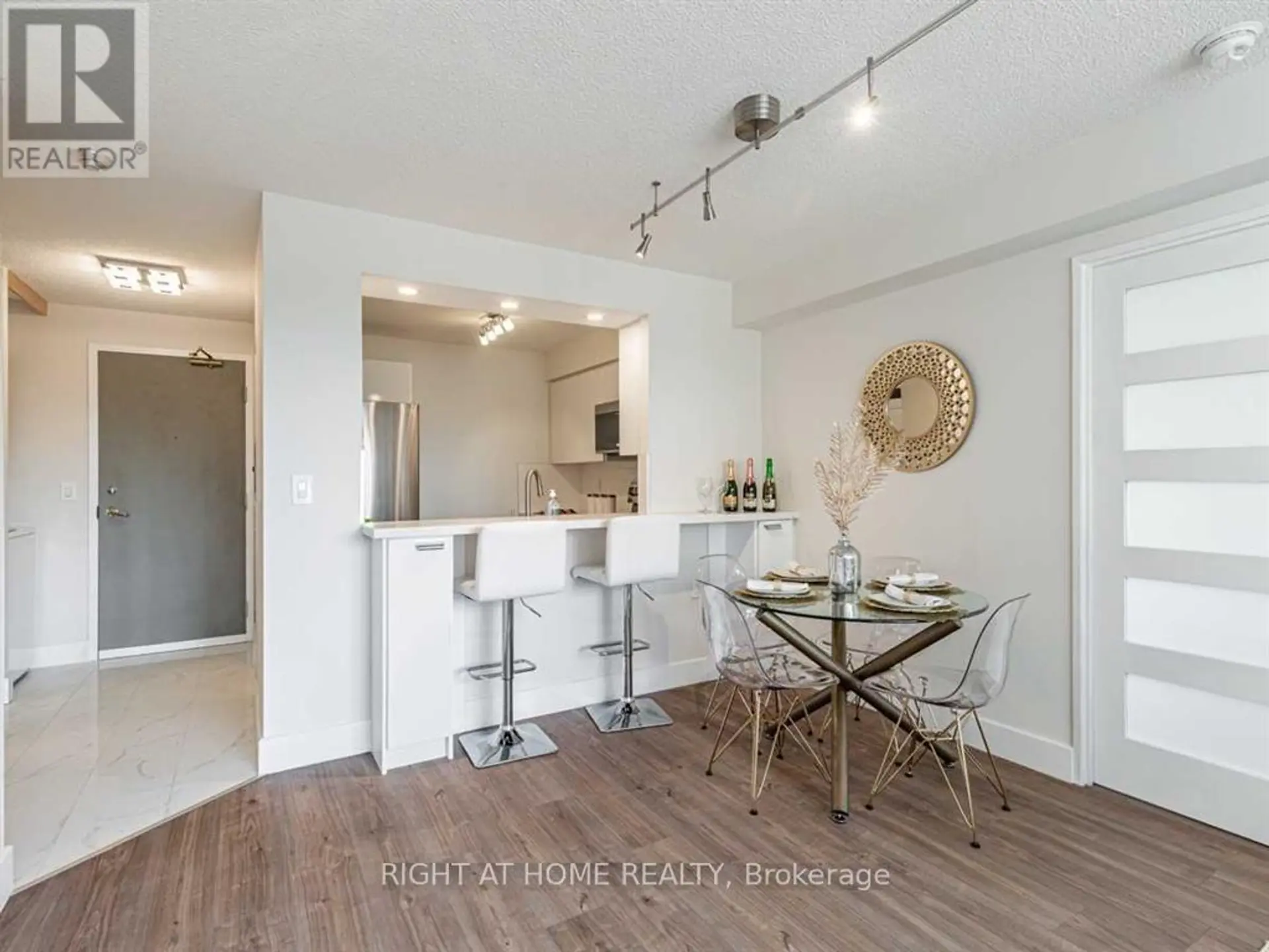 #215 555 WILSON HTS BOULEVARD - Image 6