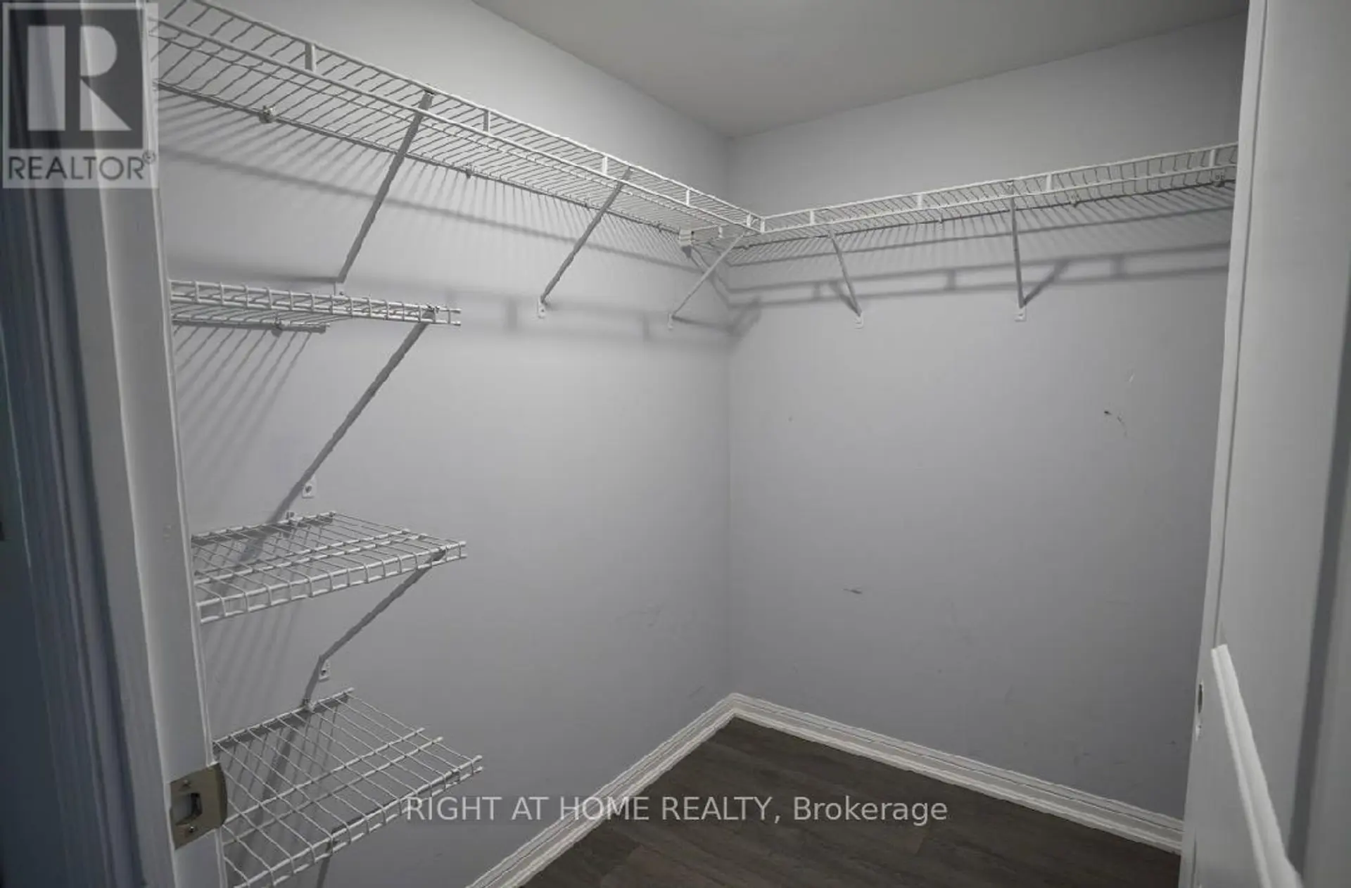 #706 35 BASTION STREET - Image 14