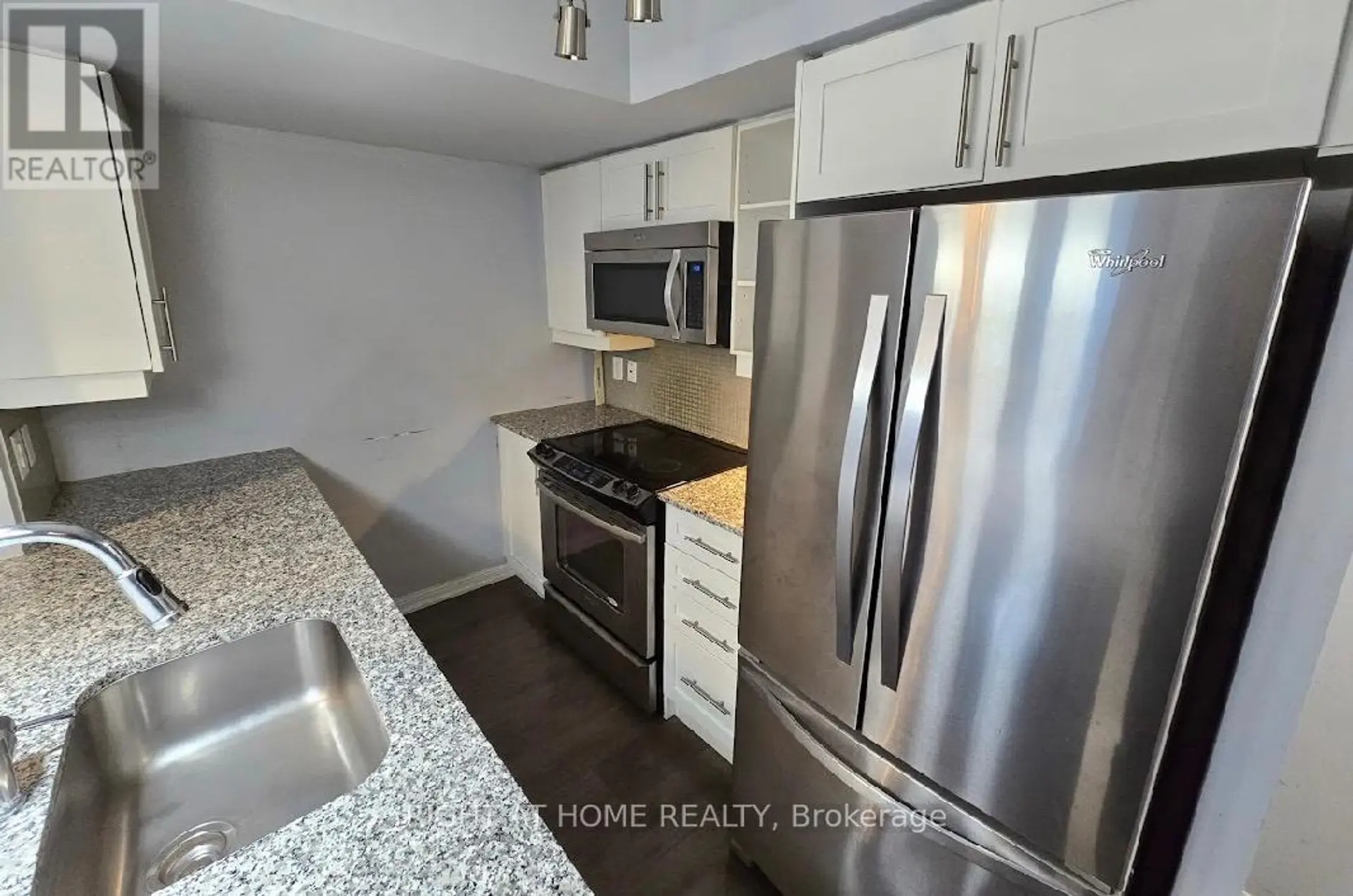 #706 35 BASTION STREET - Image 5