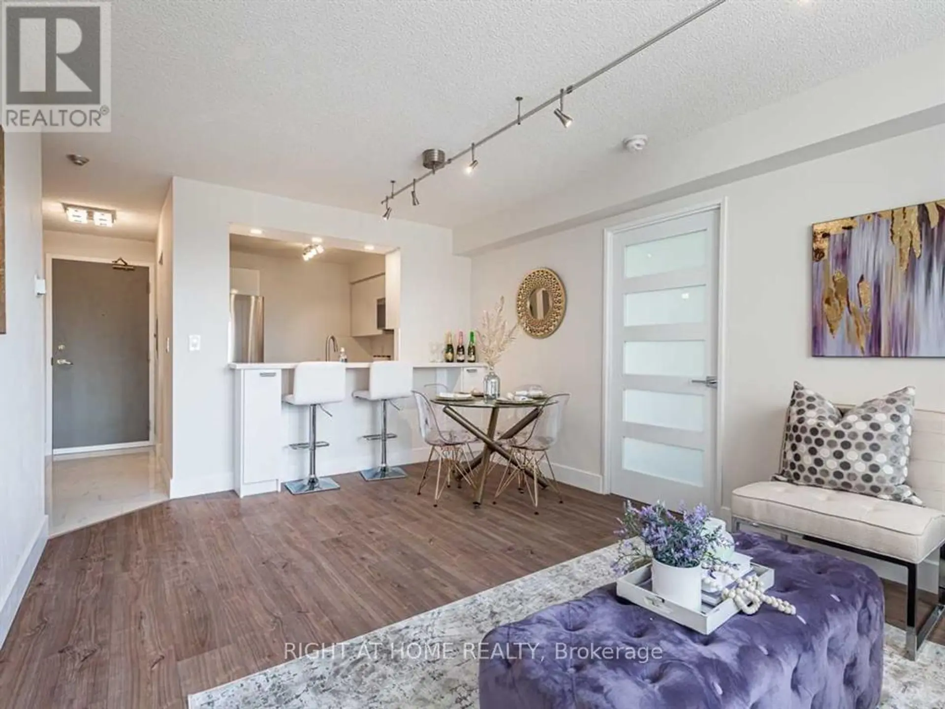 #215 555 WILSON HTS BOULEVARD - Image 2