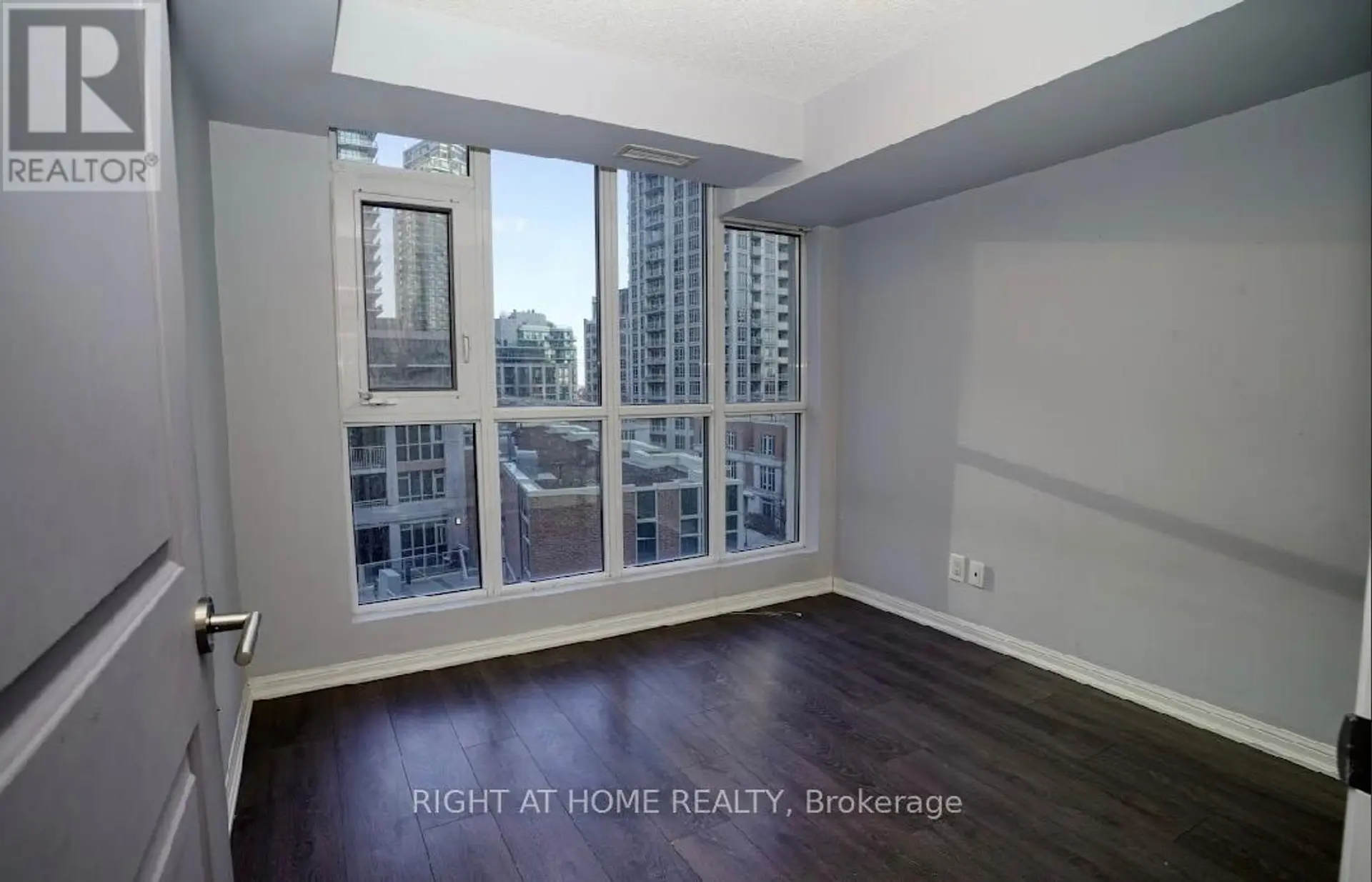 #706 35 BASTION STREET - Image 12