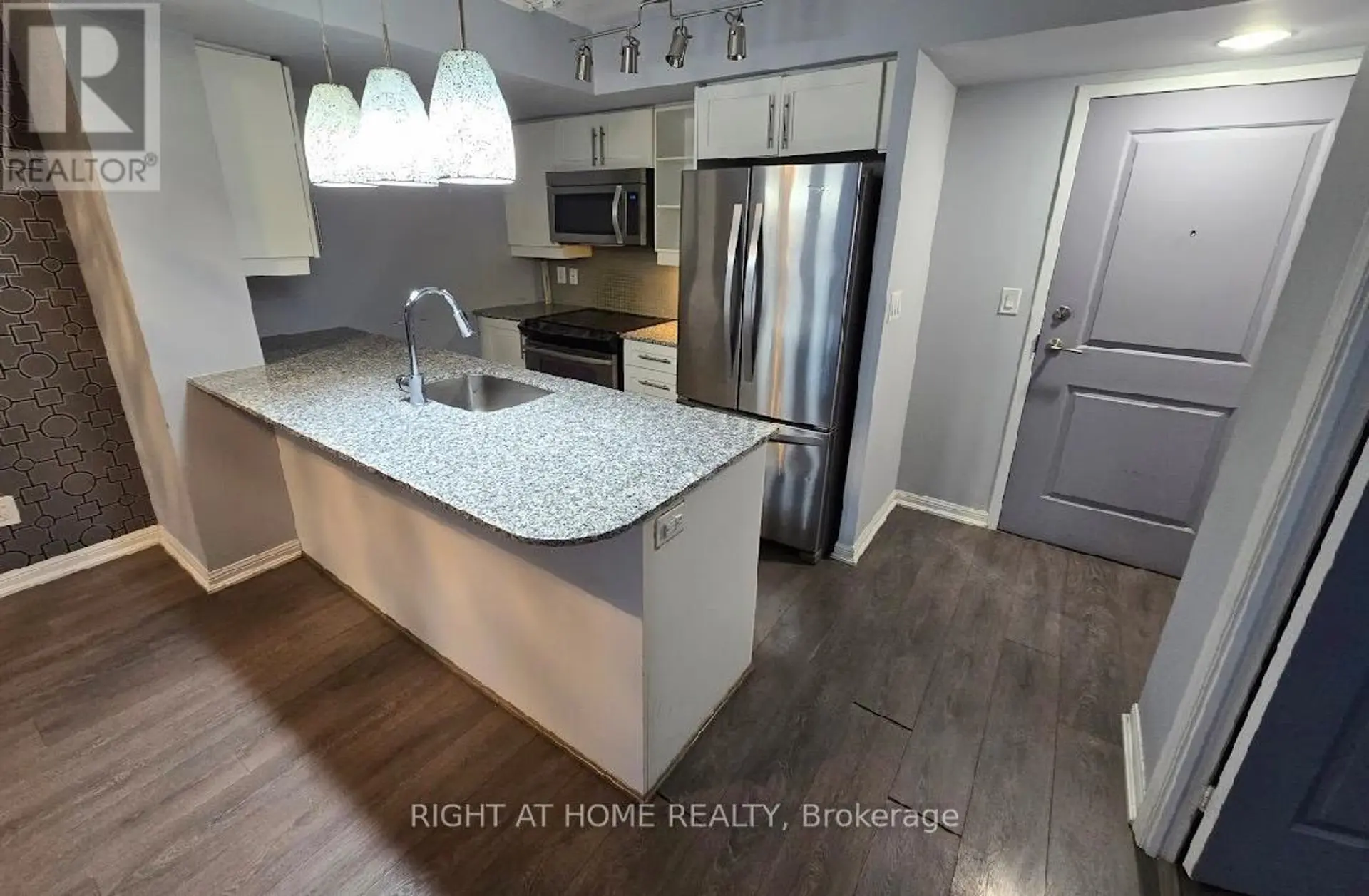 #706 35 BASTION STREET - Image 6
