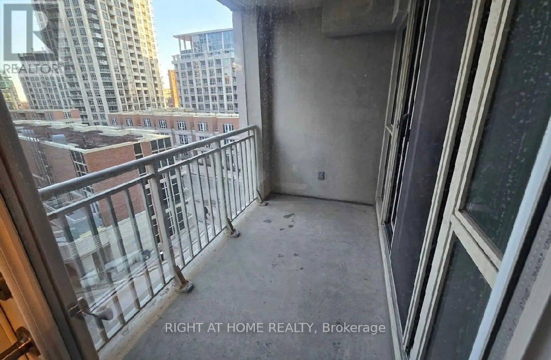 #706 35 BASTION STREET - Image 10