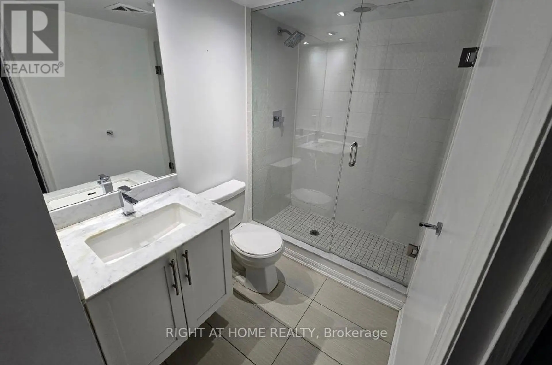 #706 35 BASTION STREET - Image 16