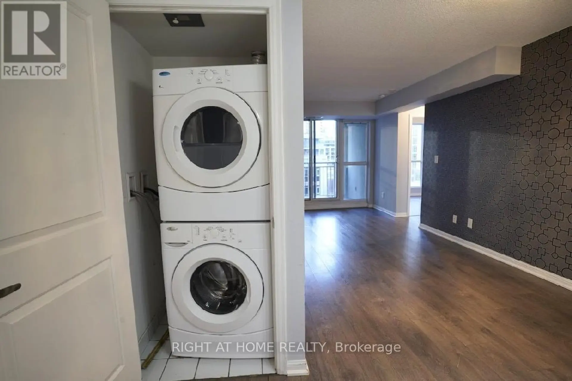 #706 35 BASTION STREET - Image 7