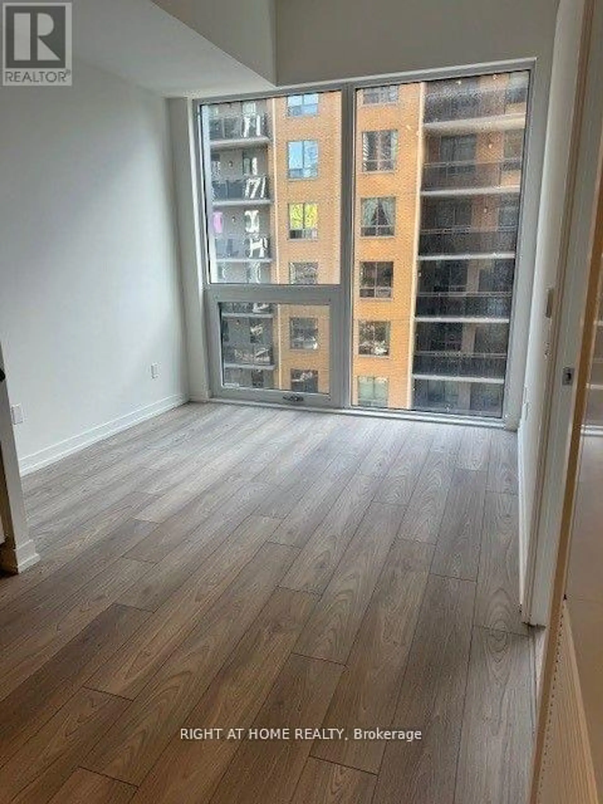 #1011 82 DALHOUSIE STREET - Image 5