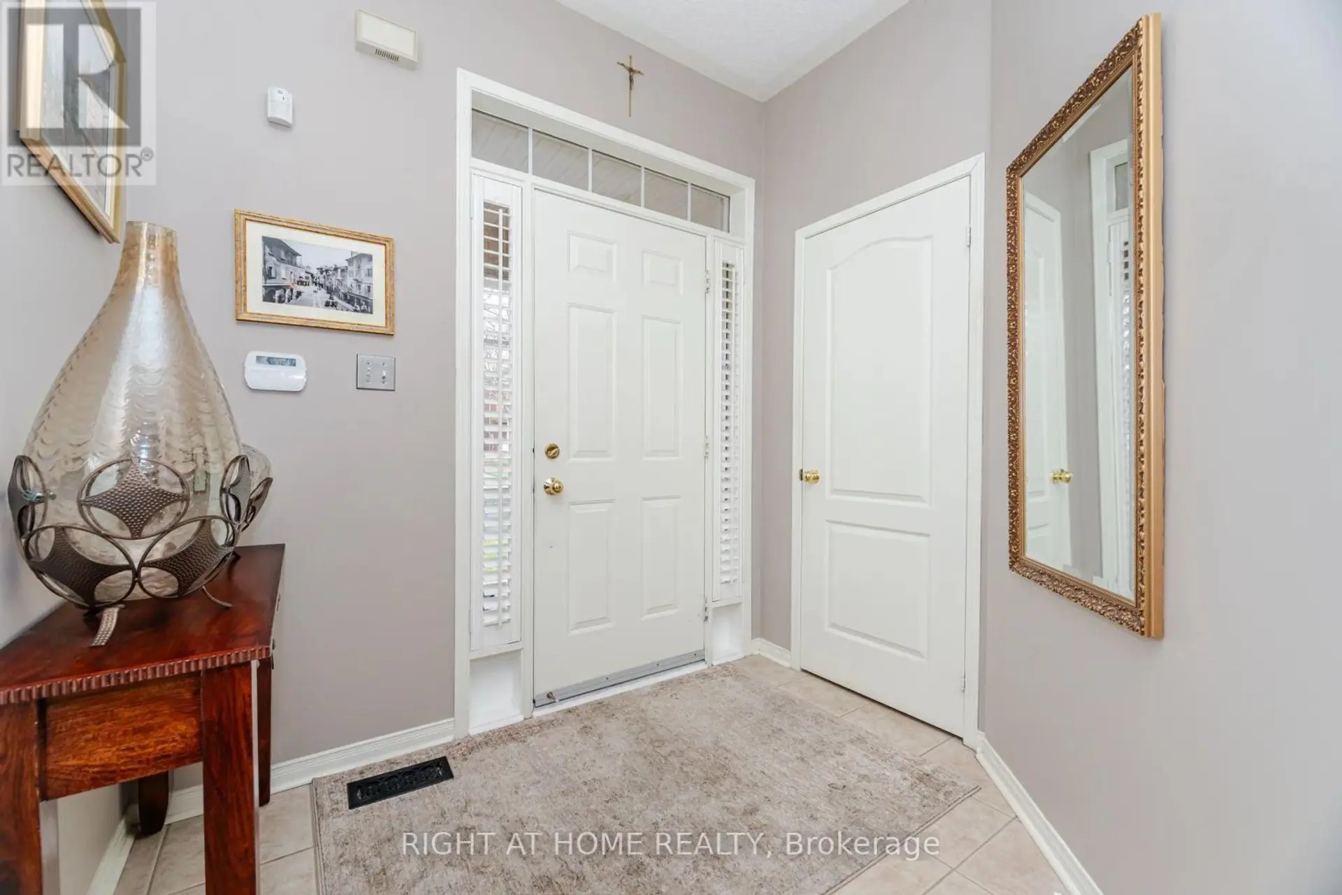 910 OAKTREE CRESCENT - Image 3