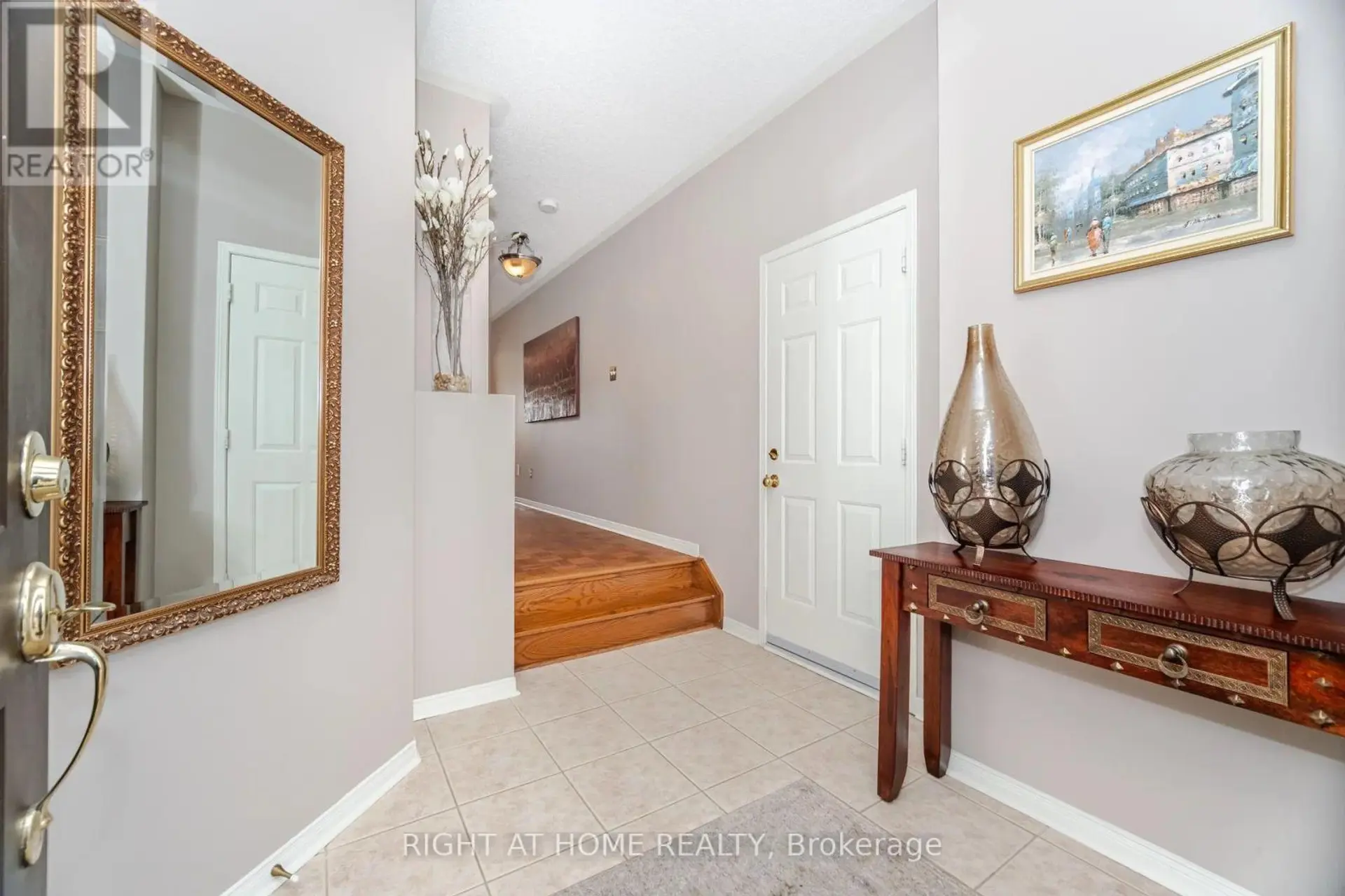 910 OAKTREE CRESCENT - Image 2