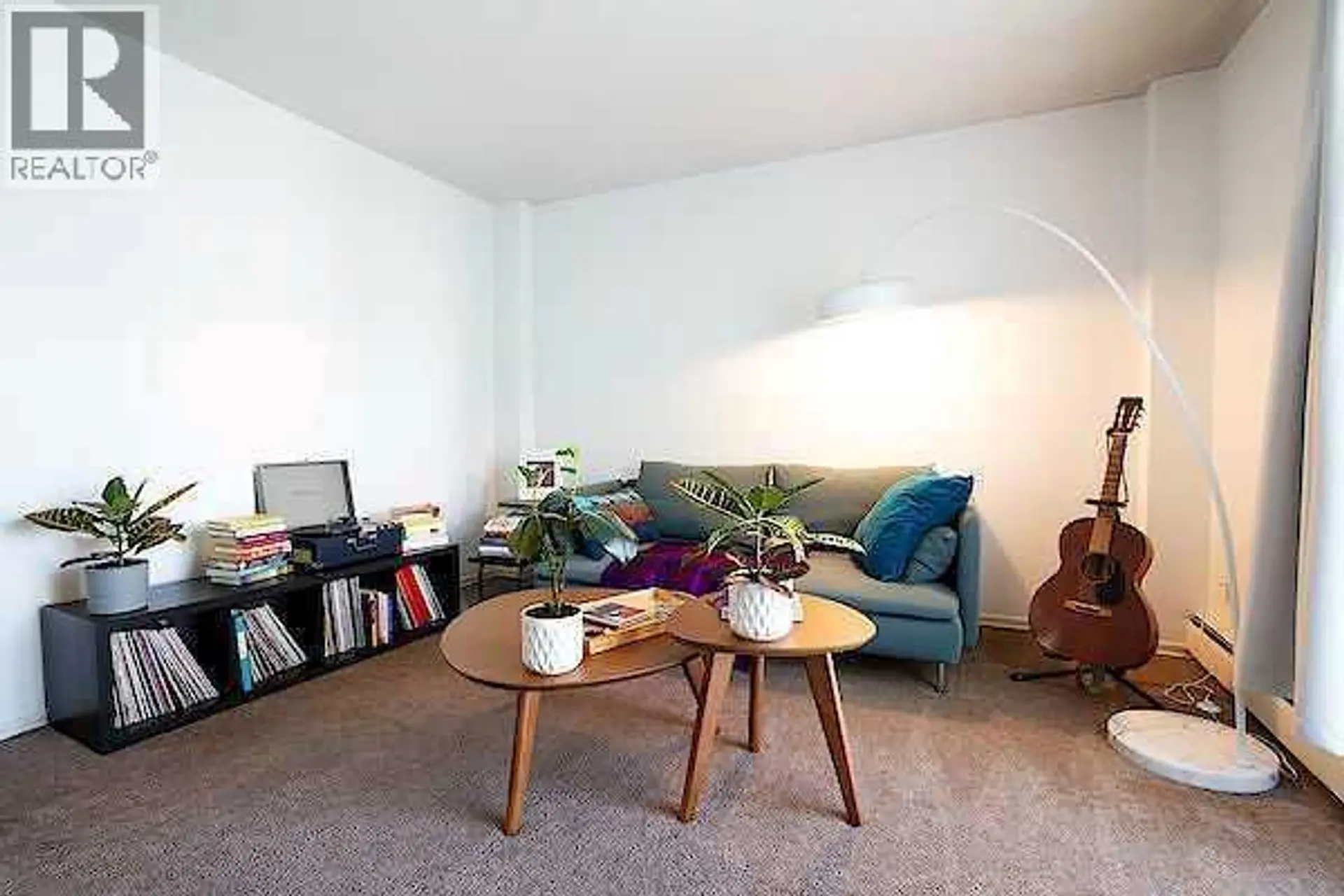 655 4 AV  NE - Image 2