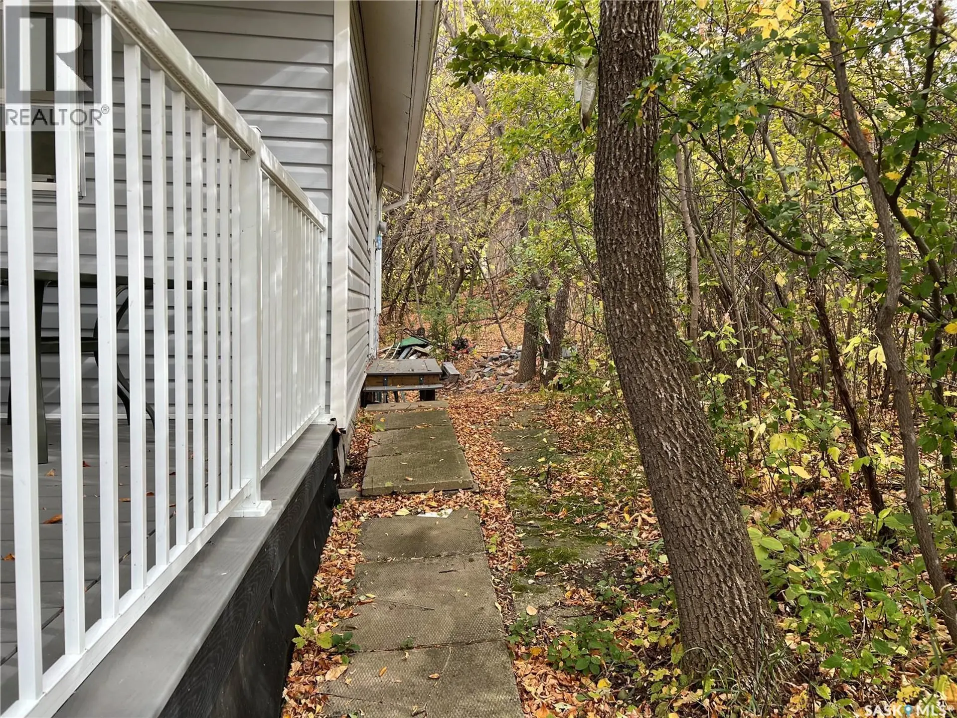 459 8TH STREET E - Image 18