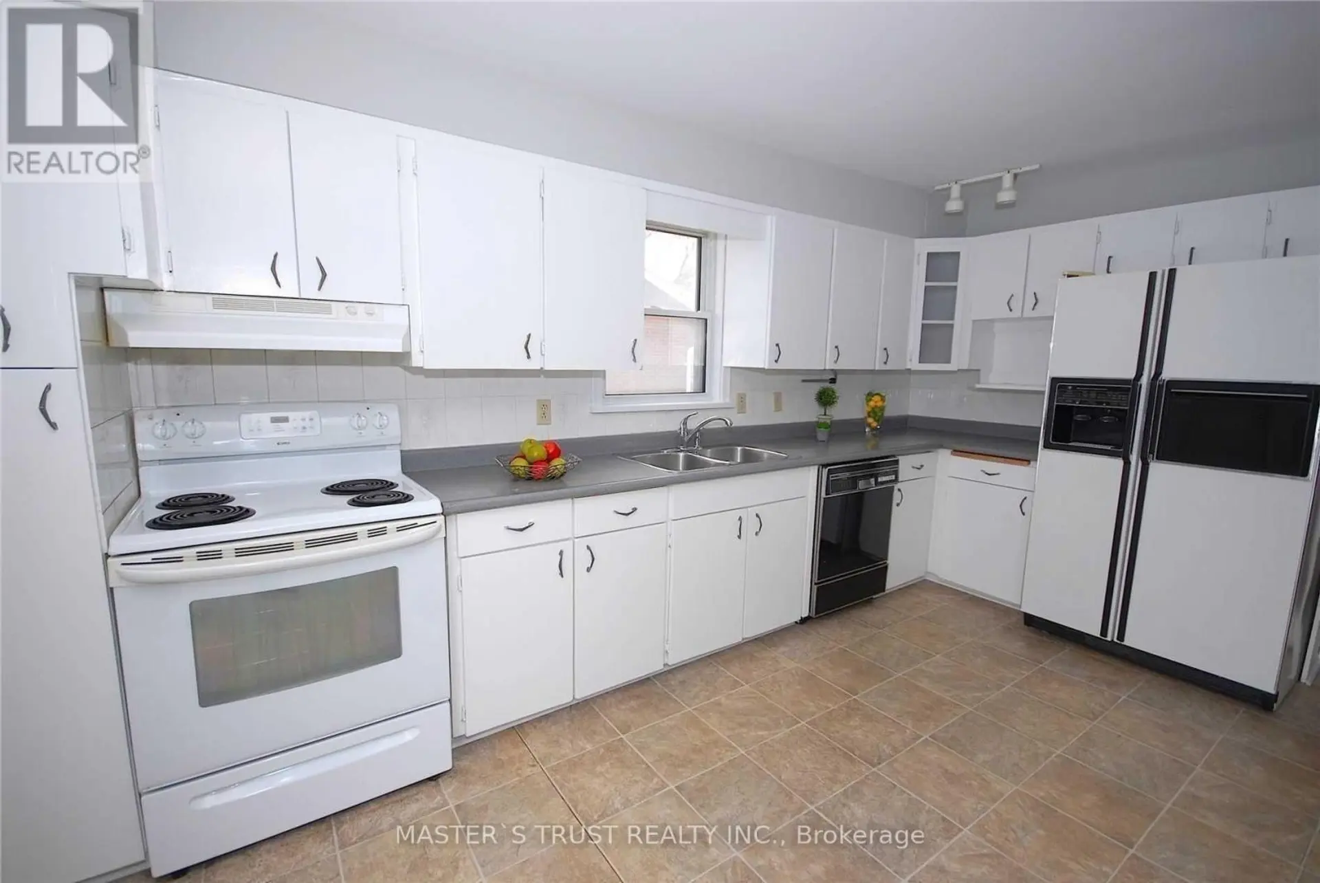354 MAIN STREET N - Image 9