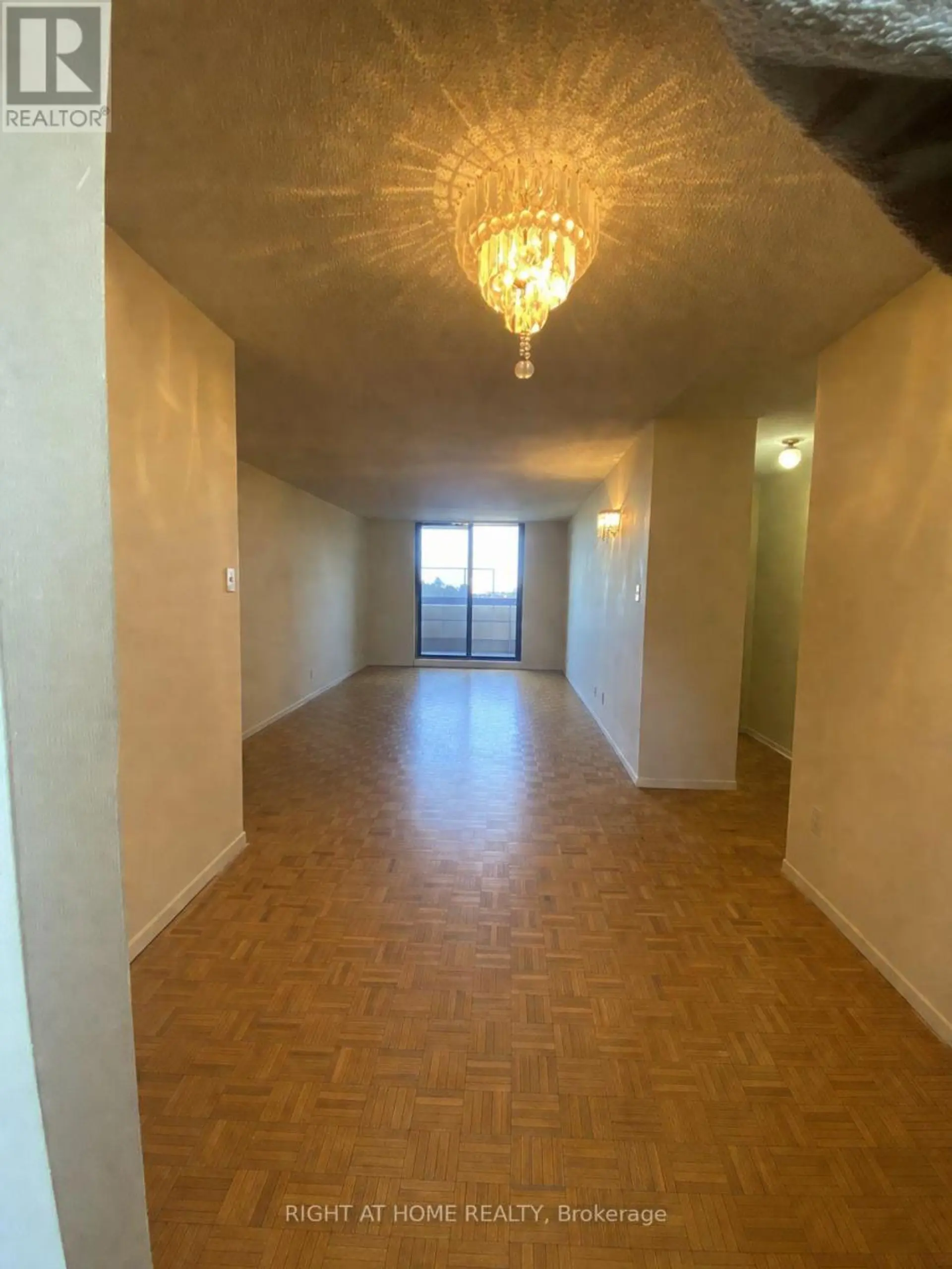 #811 4673 JANE STREET - Image 3