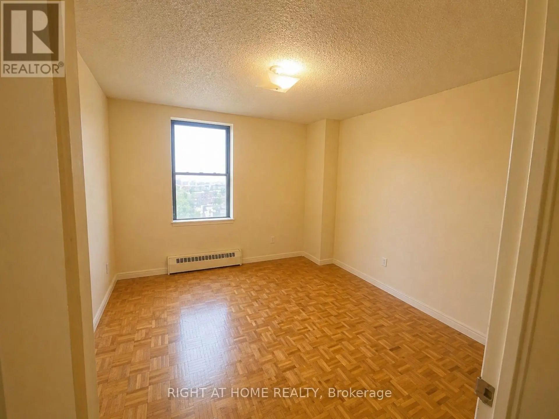 #811 4673 JANE STREET - Image 6