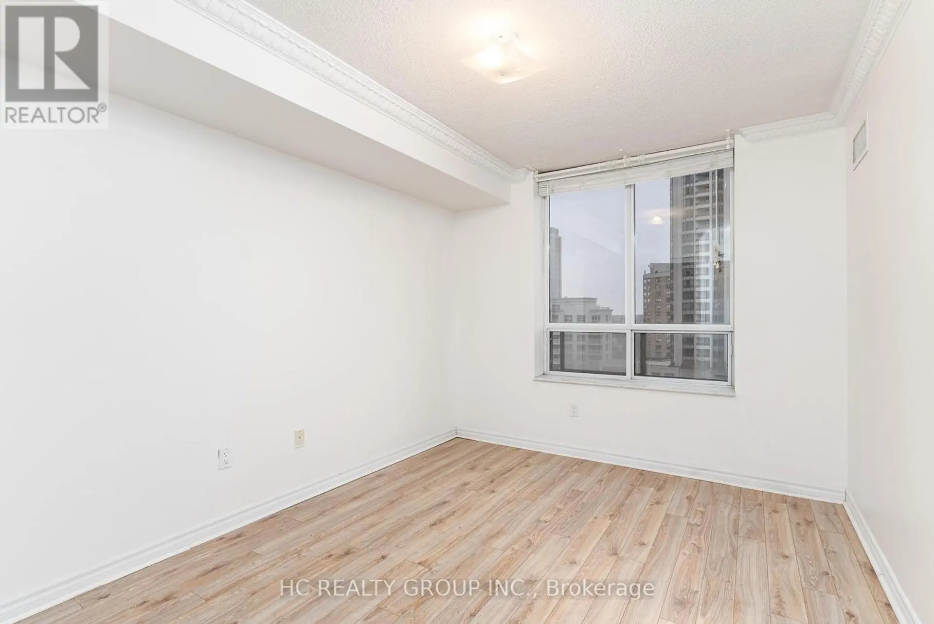 #1008 18 SOMMERSET WAY - Image 10