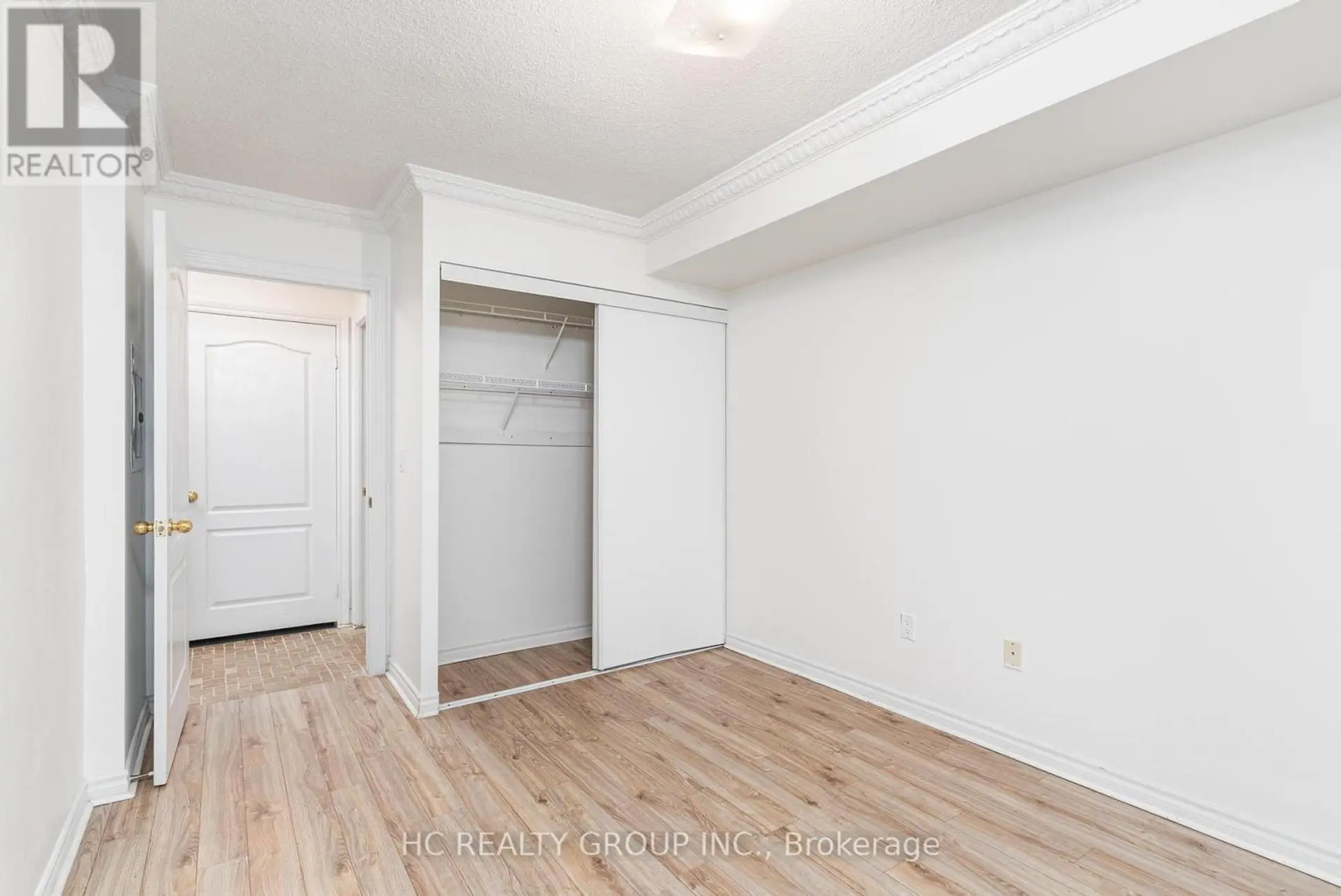 #1008 18 SOMMERSET WAY - Image 11