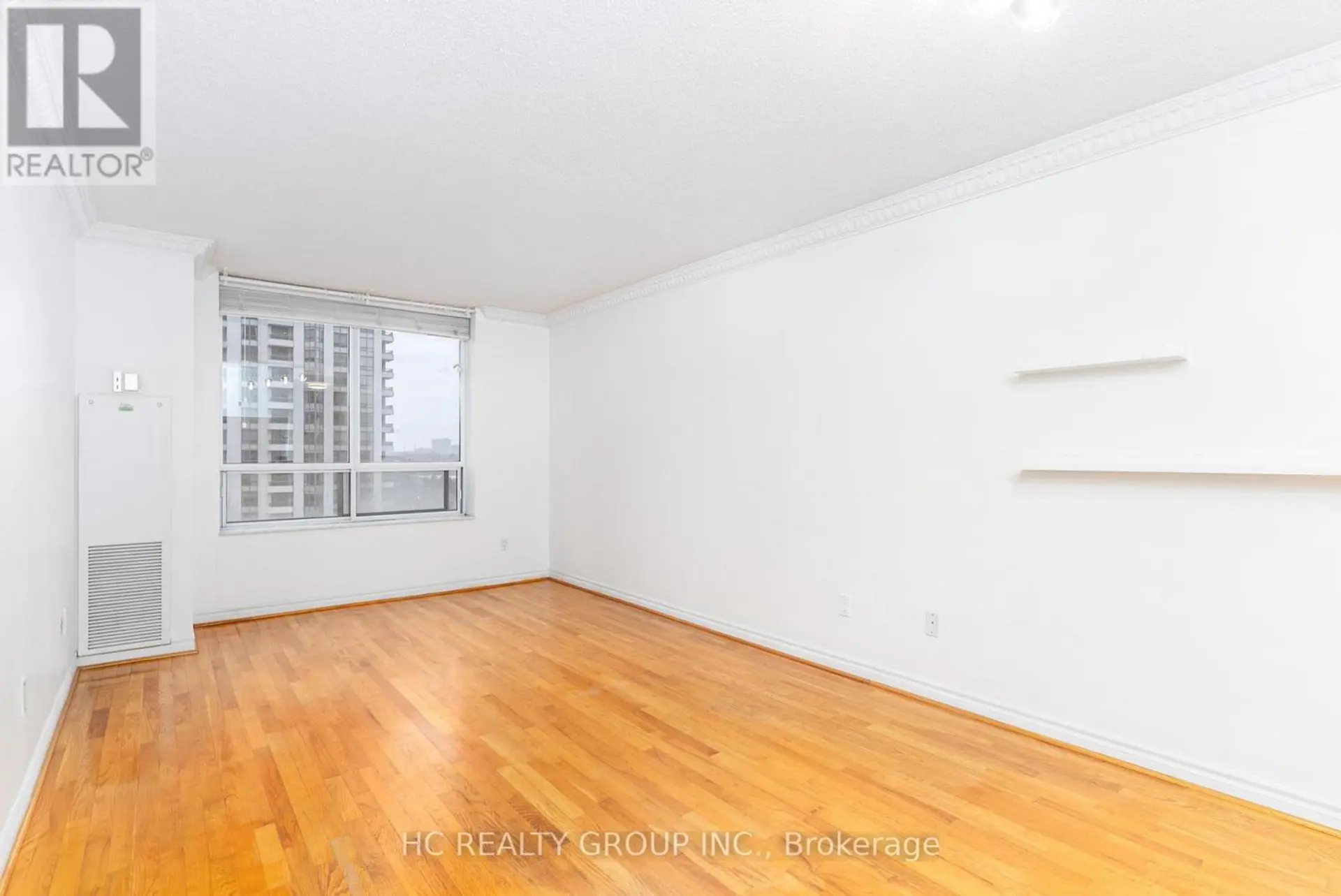 #1008 18 SOMMERSET WAY - Image 3