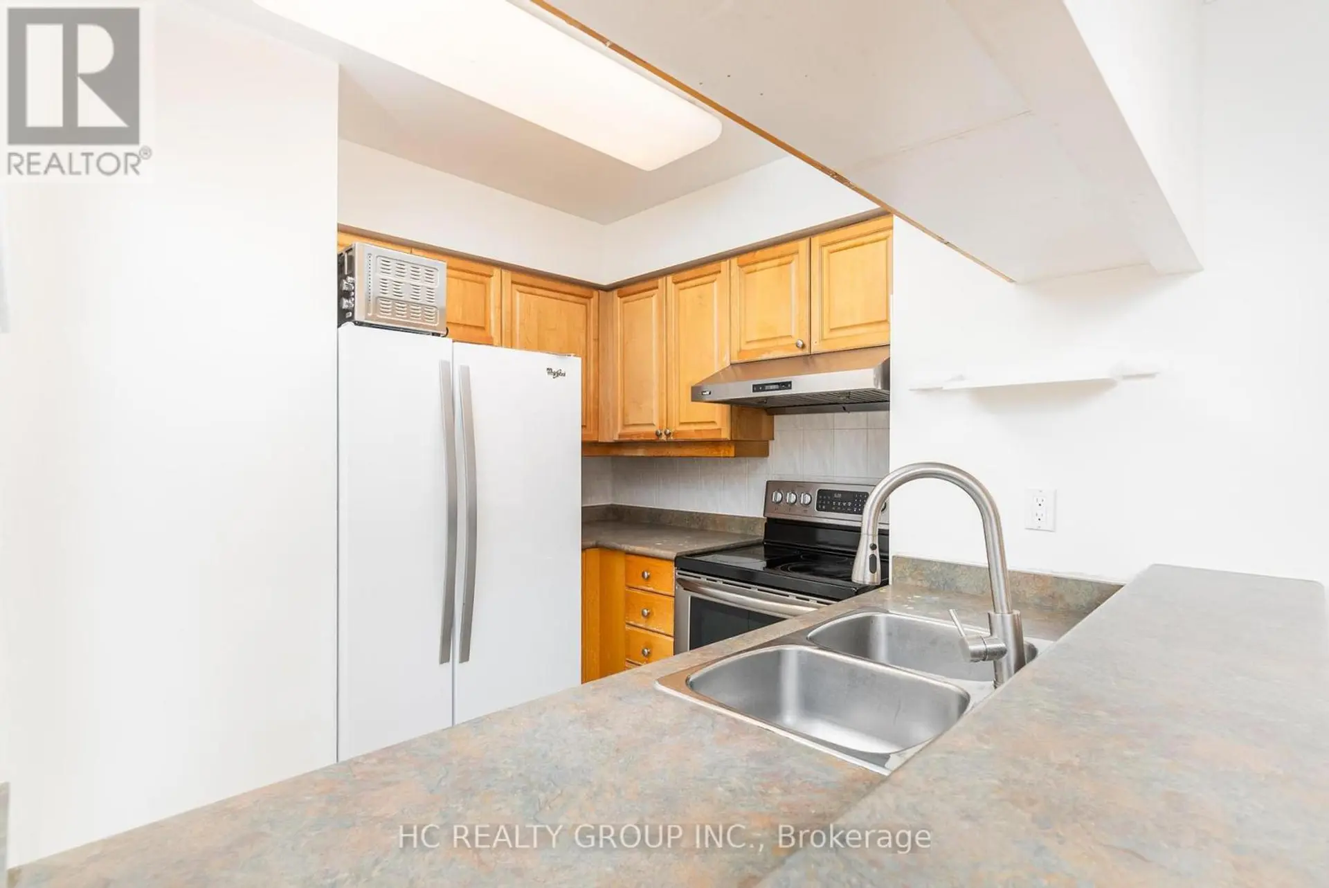 #1008 18 SOMMERSET WAY - Image 9