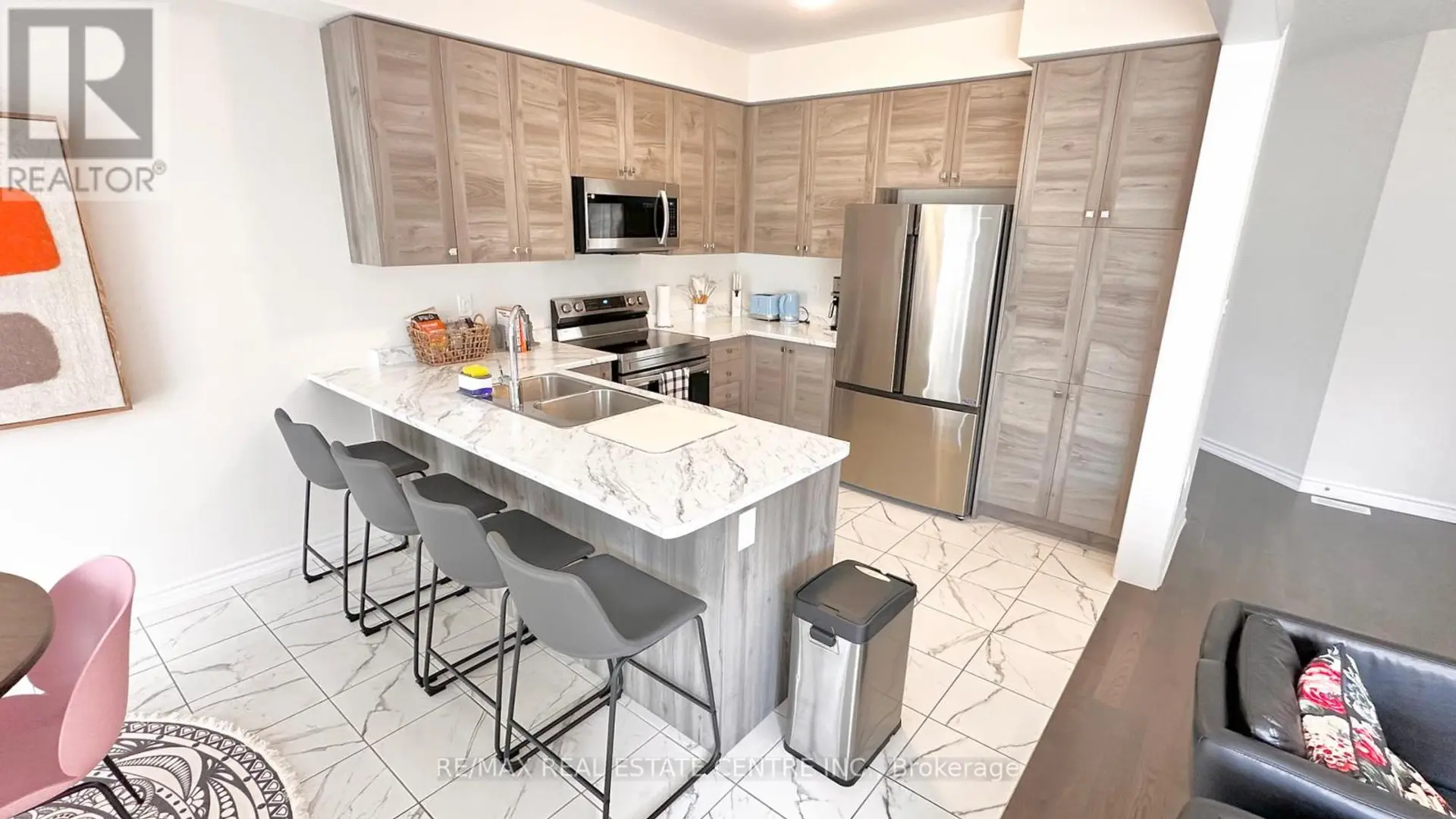 15 CHARM PLACE - Image 3