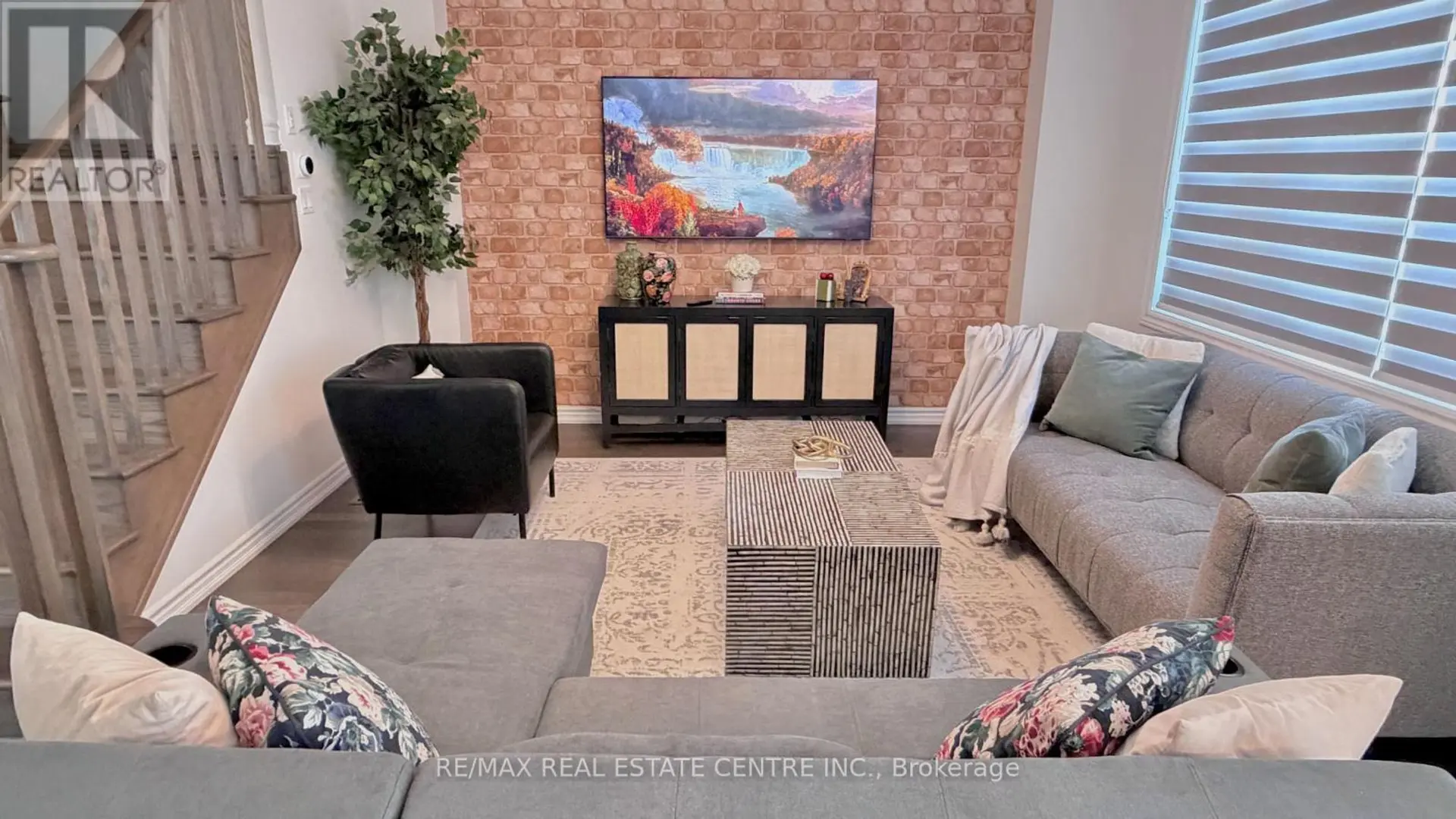 15 CHARM PLACE - Image 6