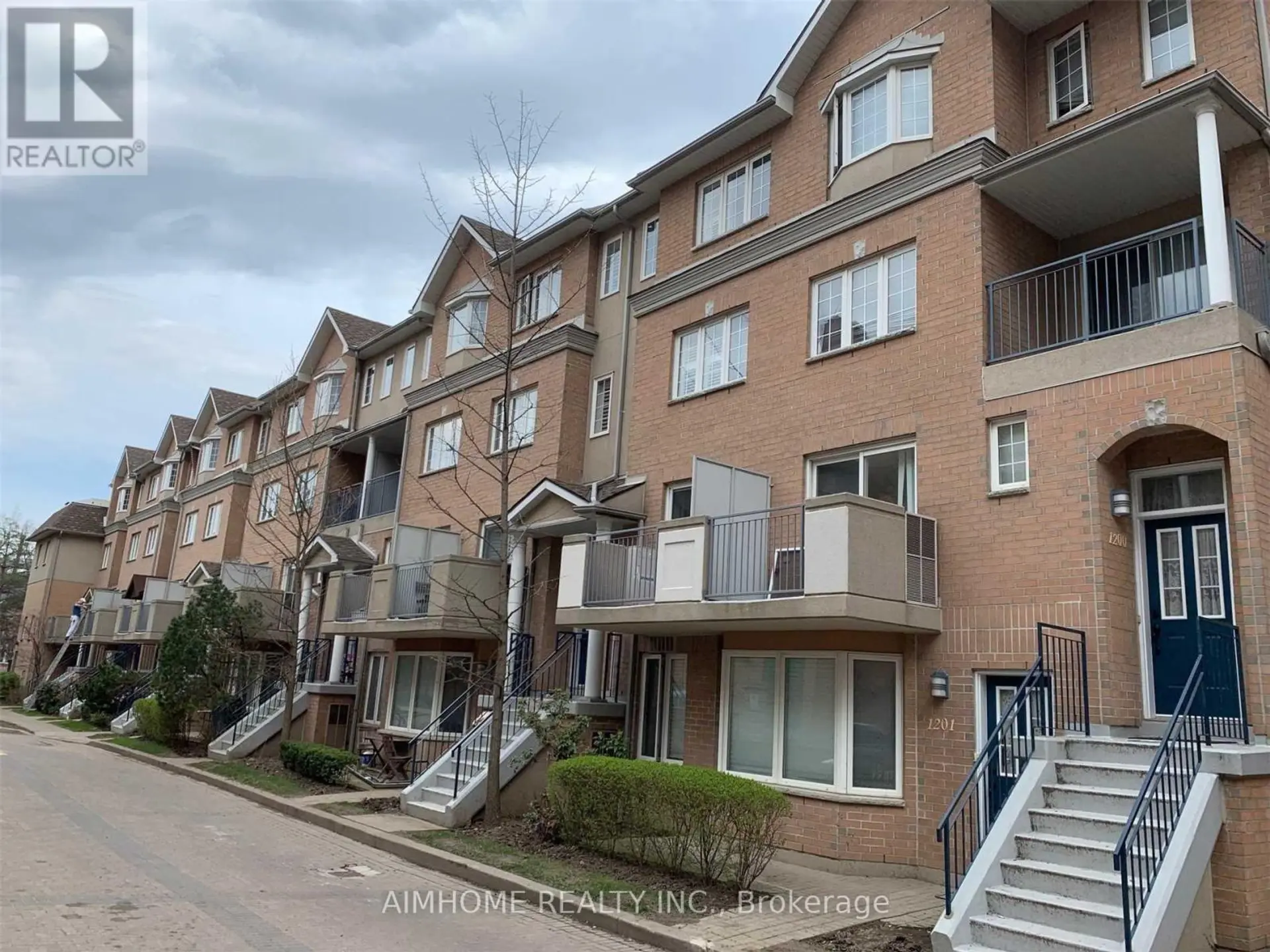 #1530 28 SOMMERSET WAY - Image 1