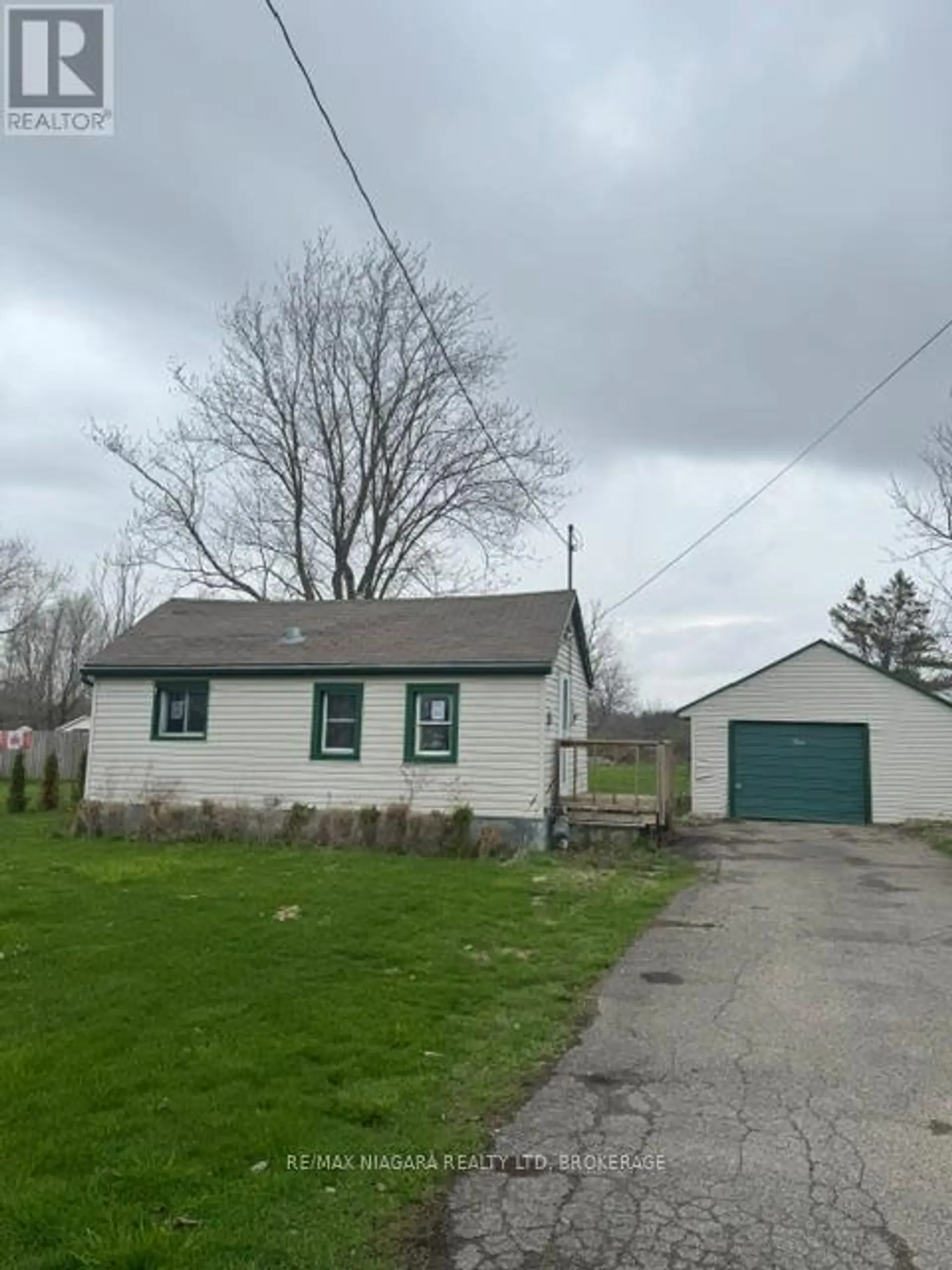 10818 LAKESHORE ROAD W - Image 1