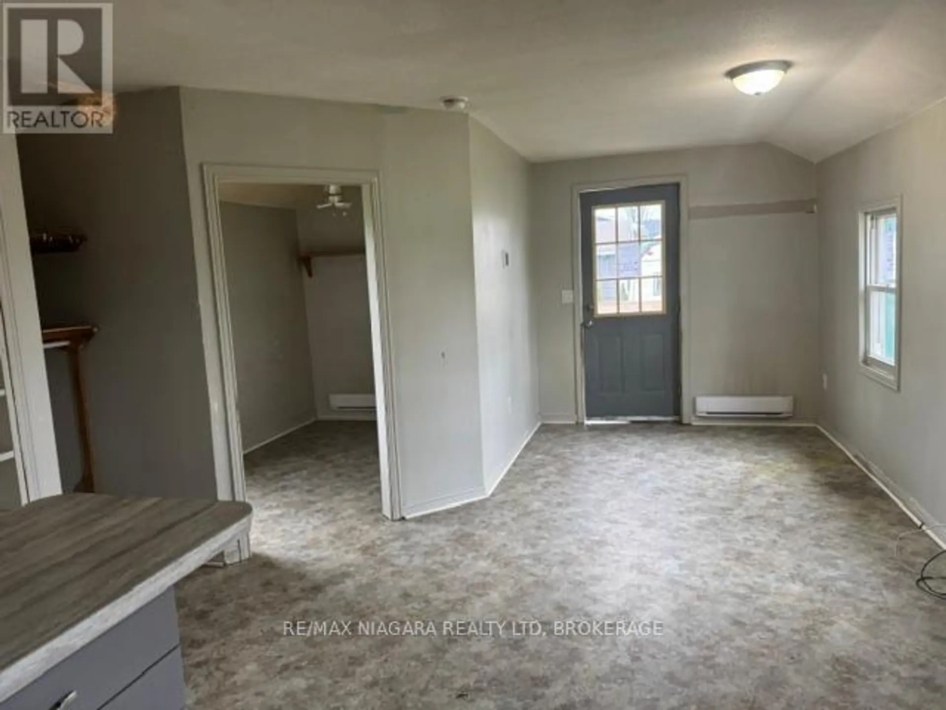 10818 LAKESHORE ROAD W - Image 2